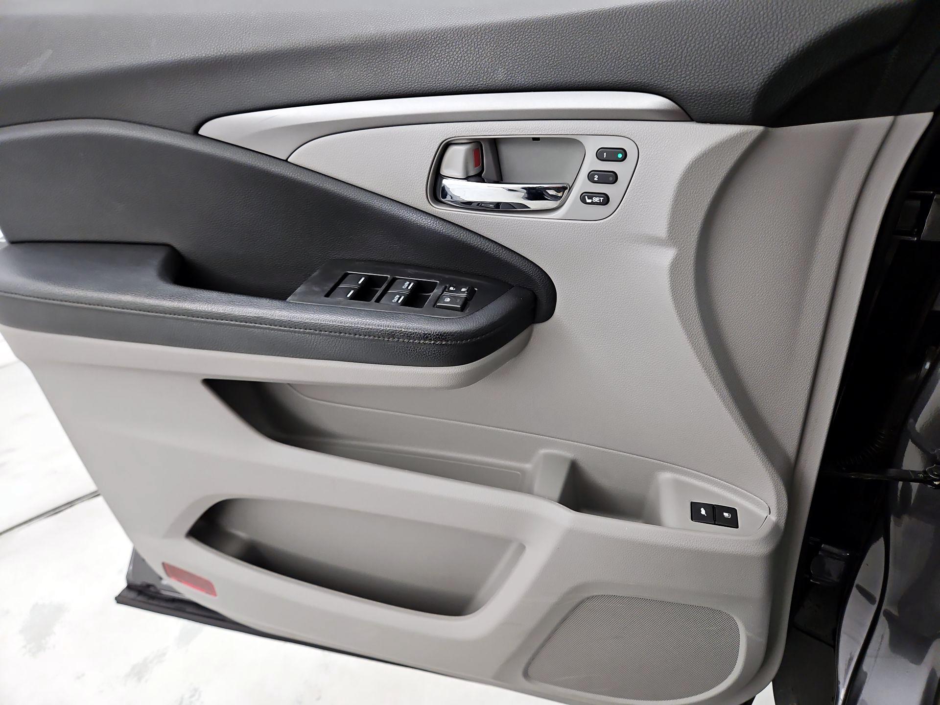 Thumbnail: 2019 Honda Pilot - 12