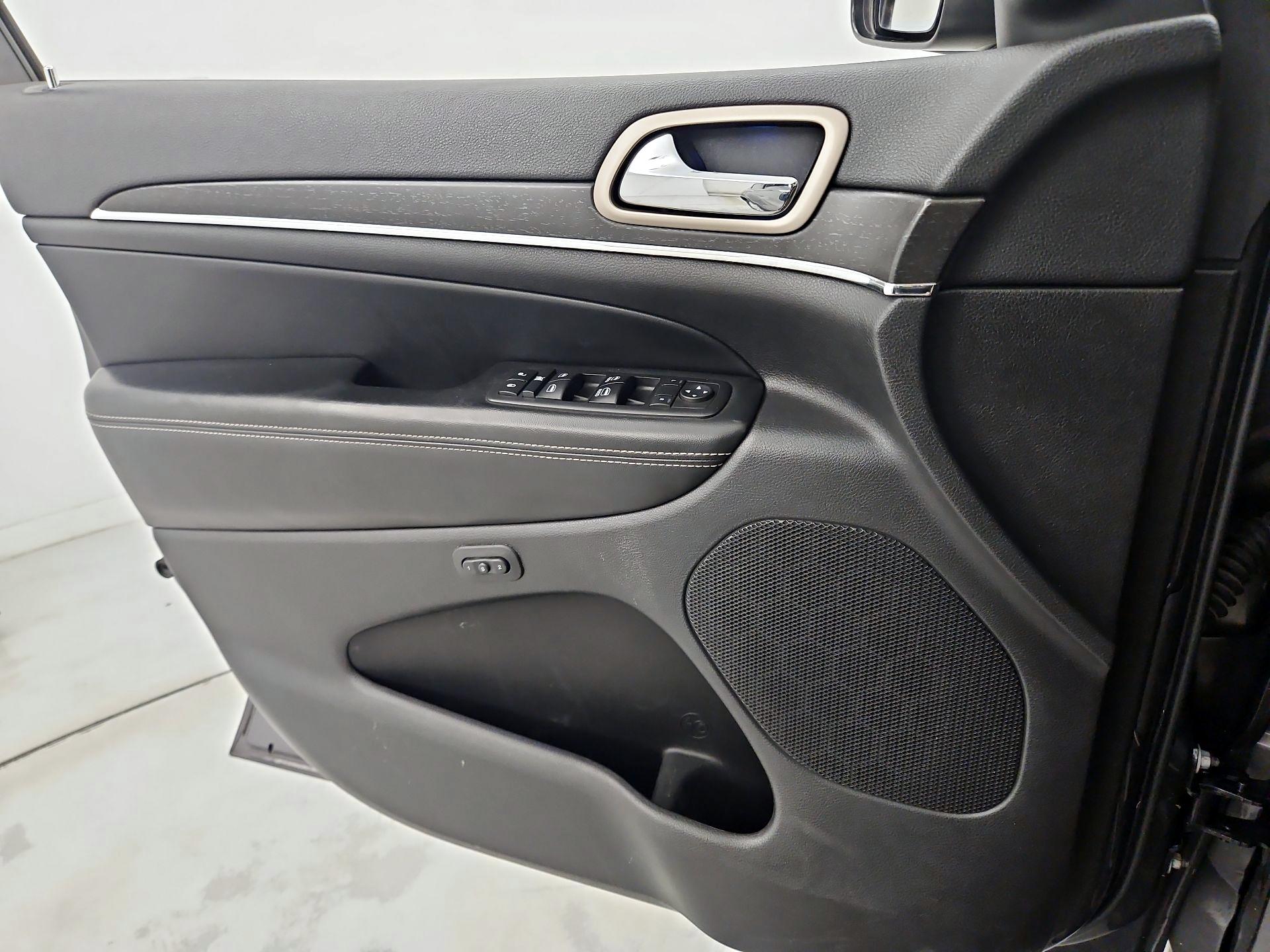 Thumbnail: 2017 Jeep Grand Cherokee - 12