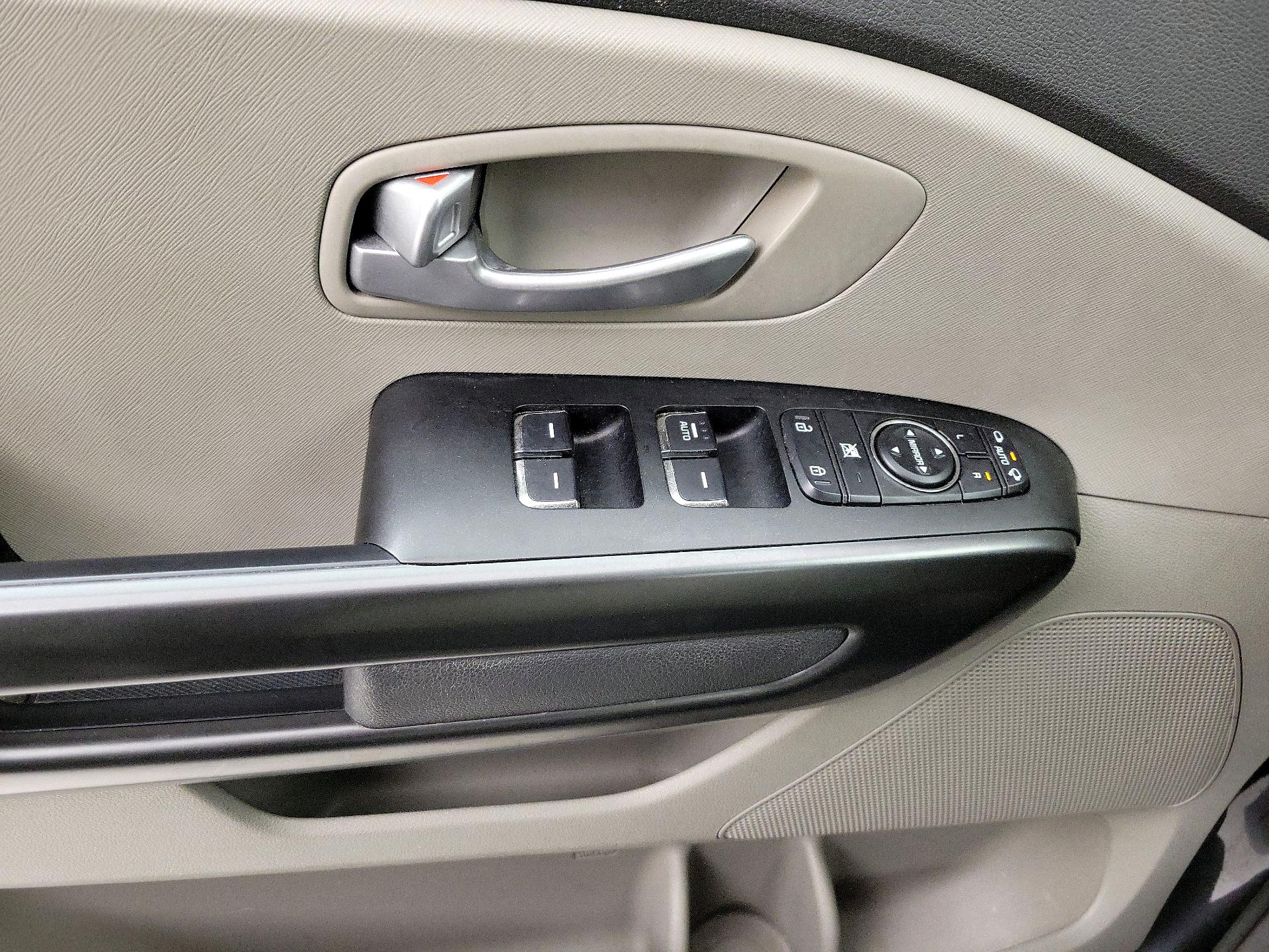 Thumbnail: 2017 Kia Sedona - 12