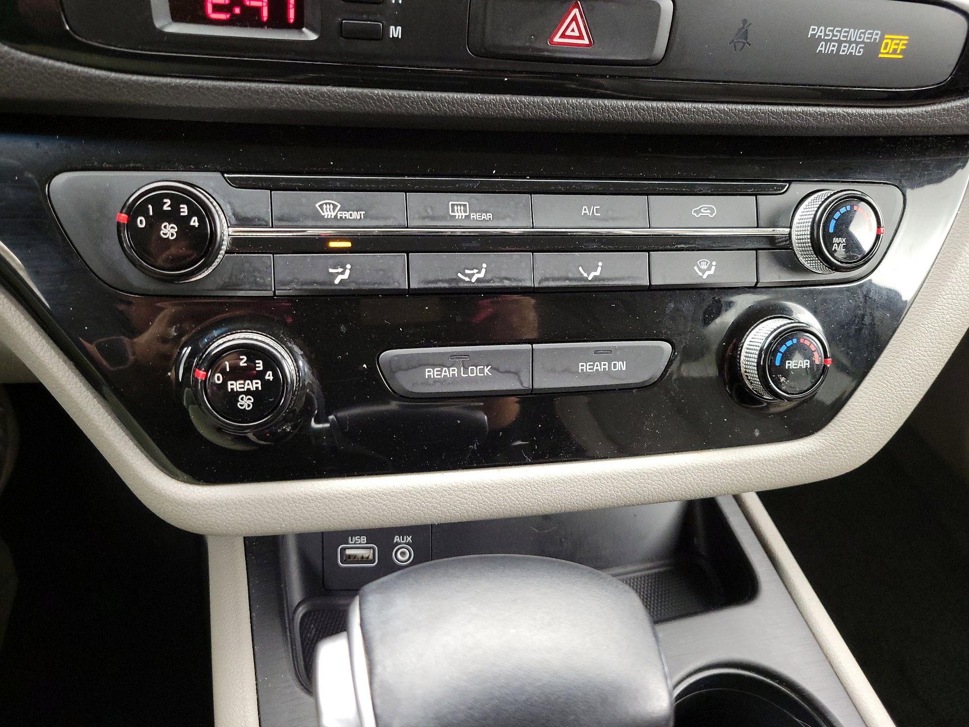 Thumbnail: 2017 Kia Sedona - 16