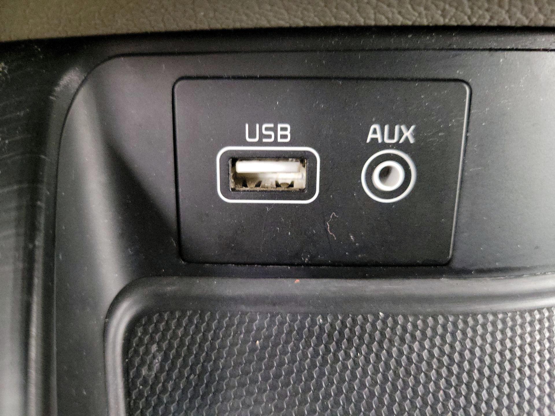 Thumbnail: 2017 Kia Sedona - 18