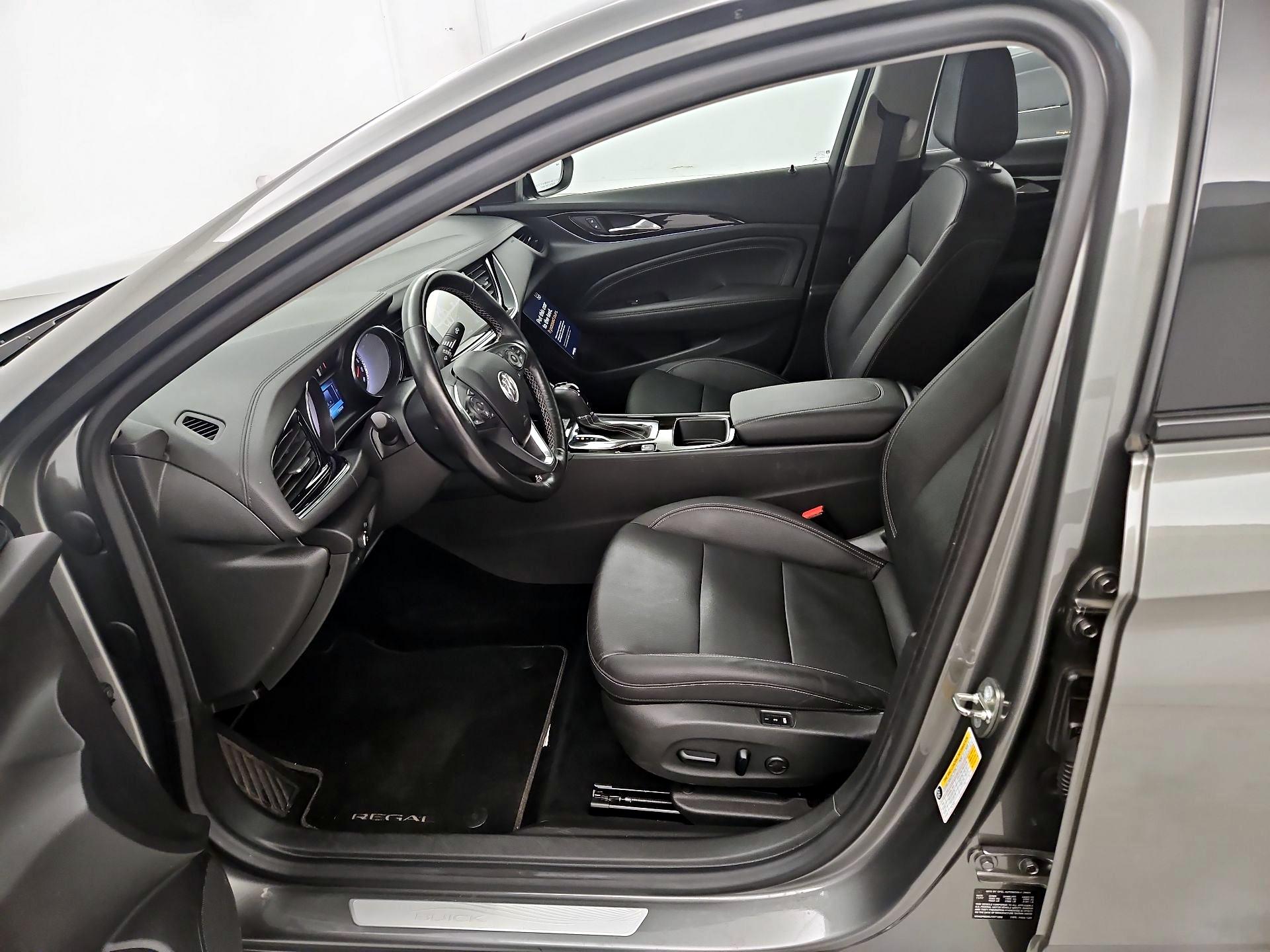 Thumbnail: 2018 Buick Regal - 11