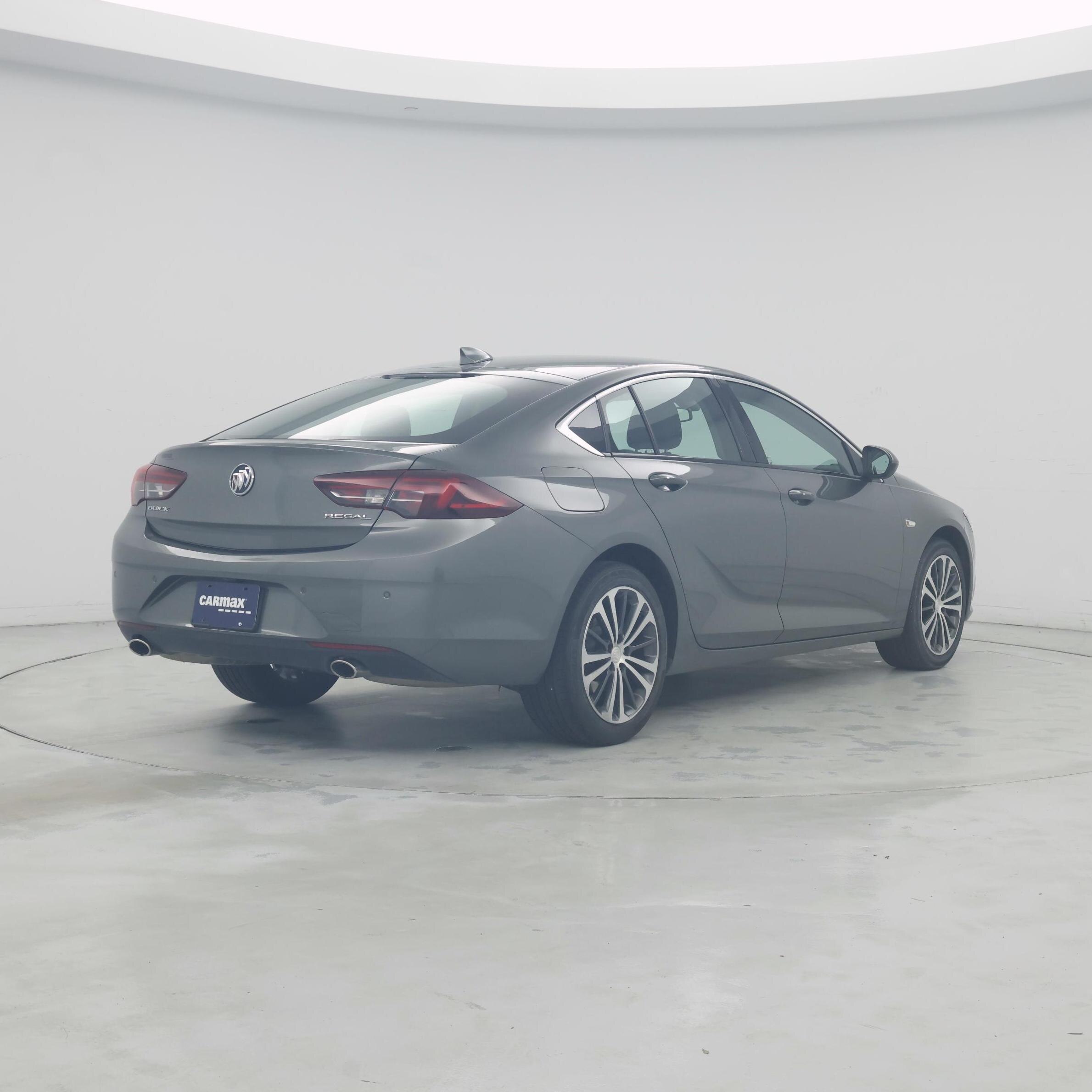 Thumbnail: 2018 Buick Regal - 8