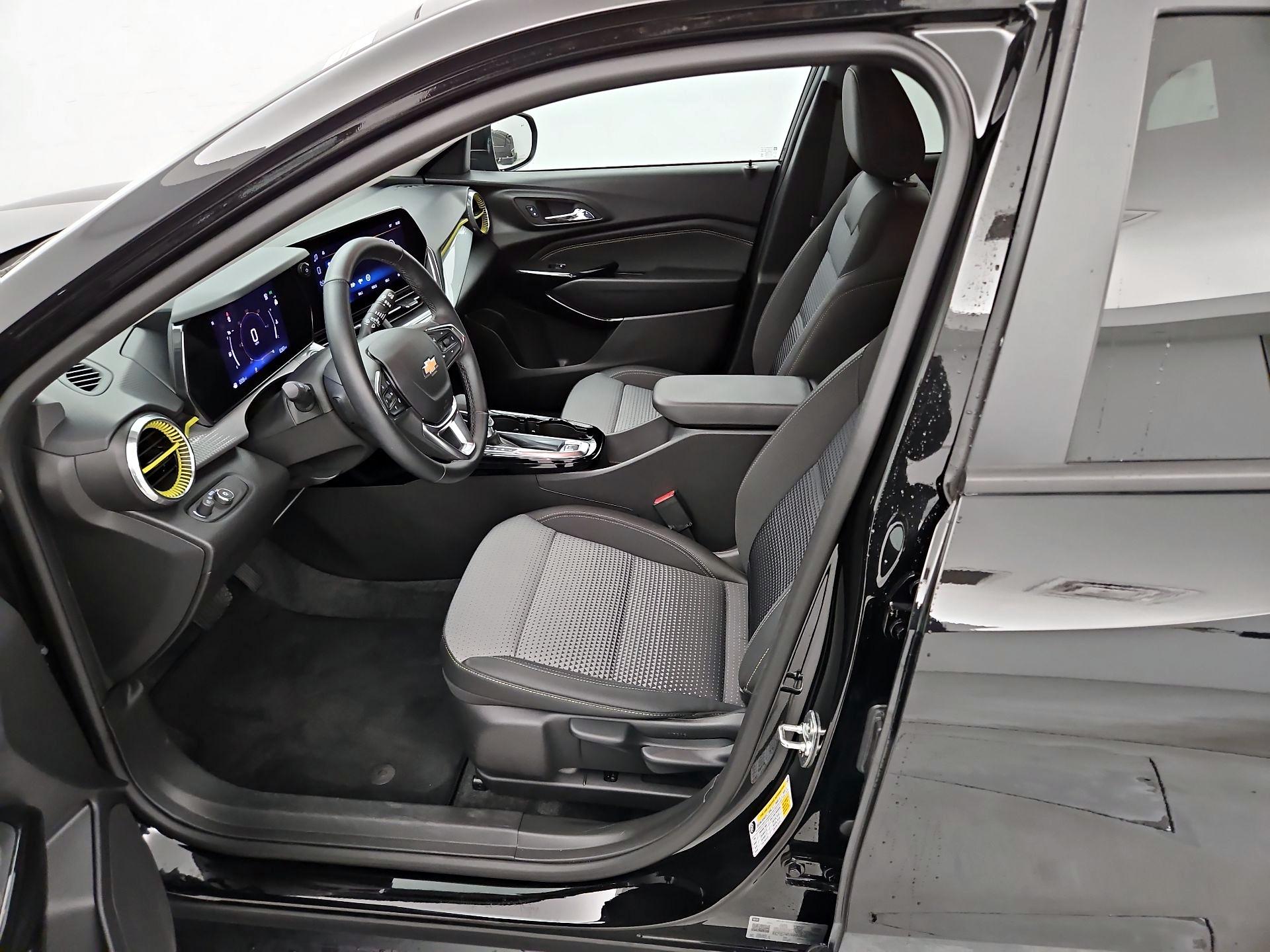 Thumbnail: 2024 Chevrolet Trax - 11