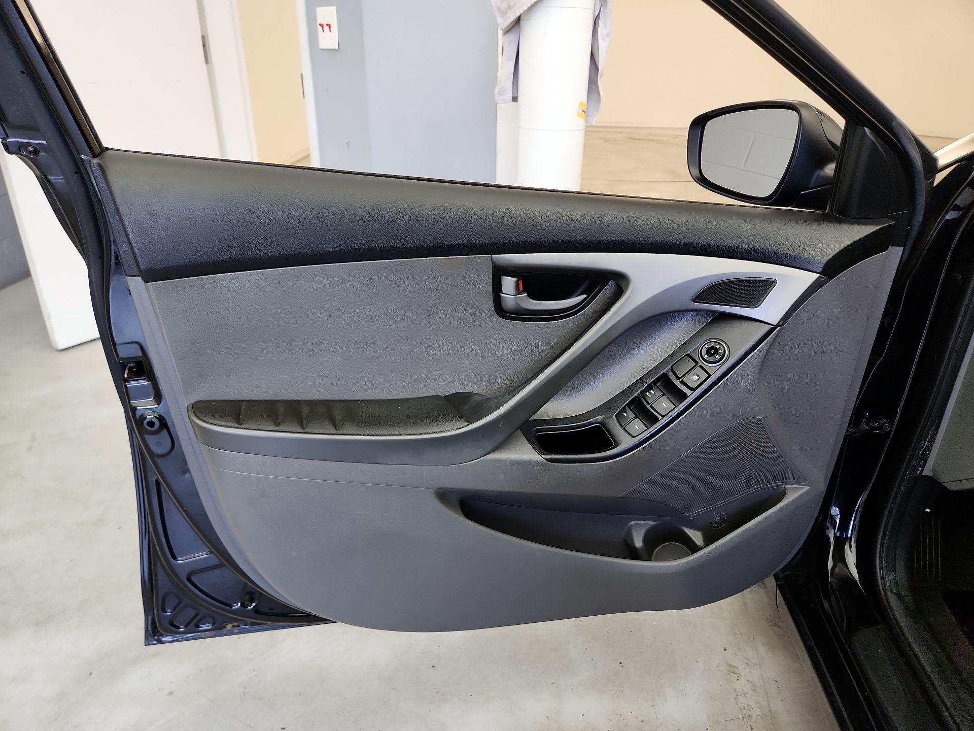 Thumbnail: 2016 Hyundai Elantra - 12