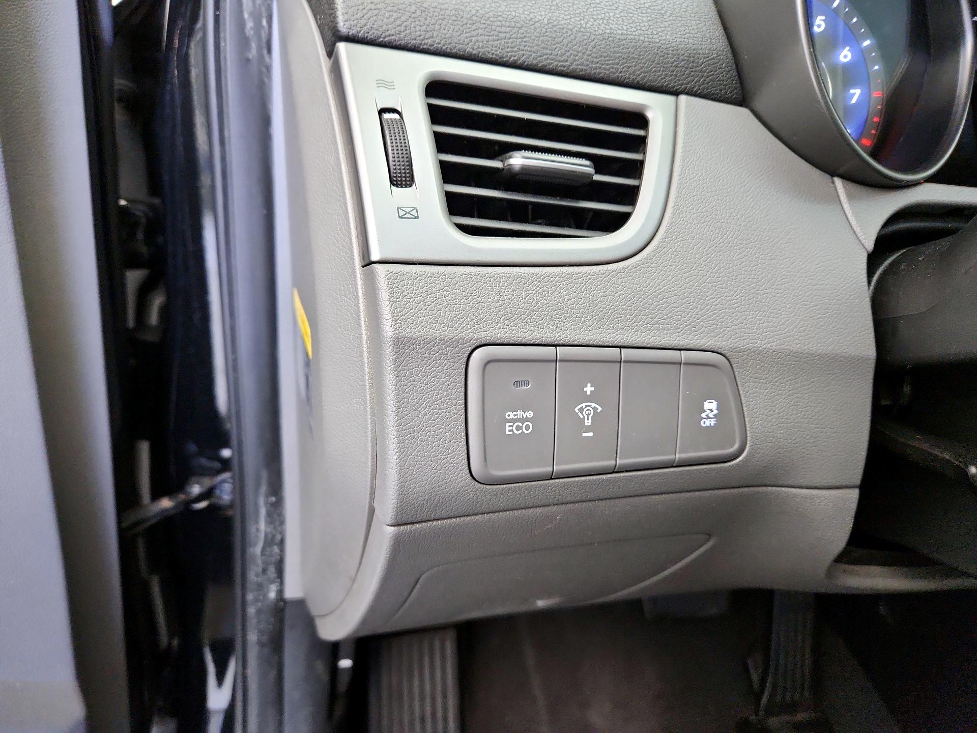 Thumbnail: 2016 Hyundai Elantra - 13