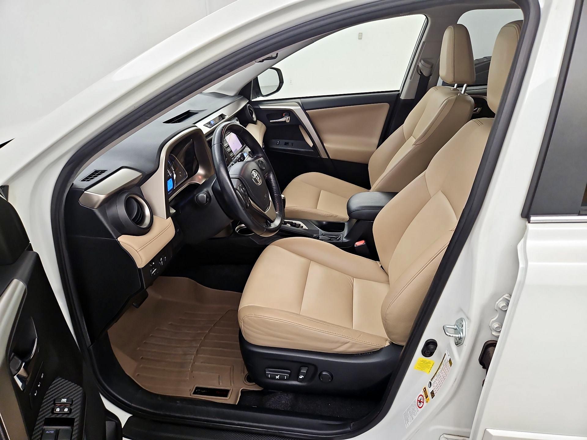 Thumbnail: 2015 Toyota RAV4 - 11