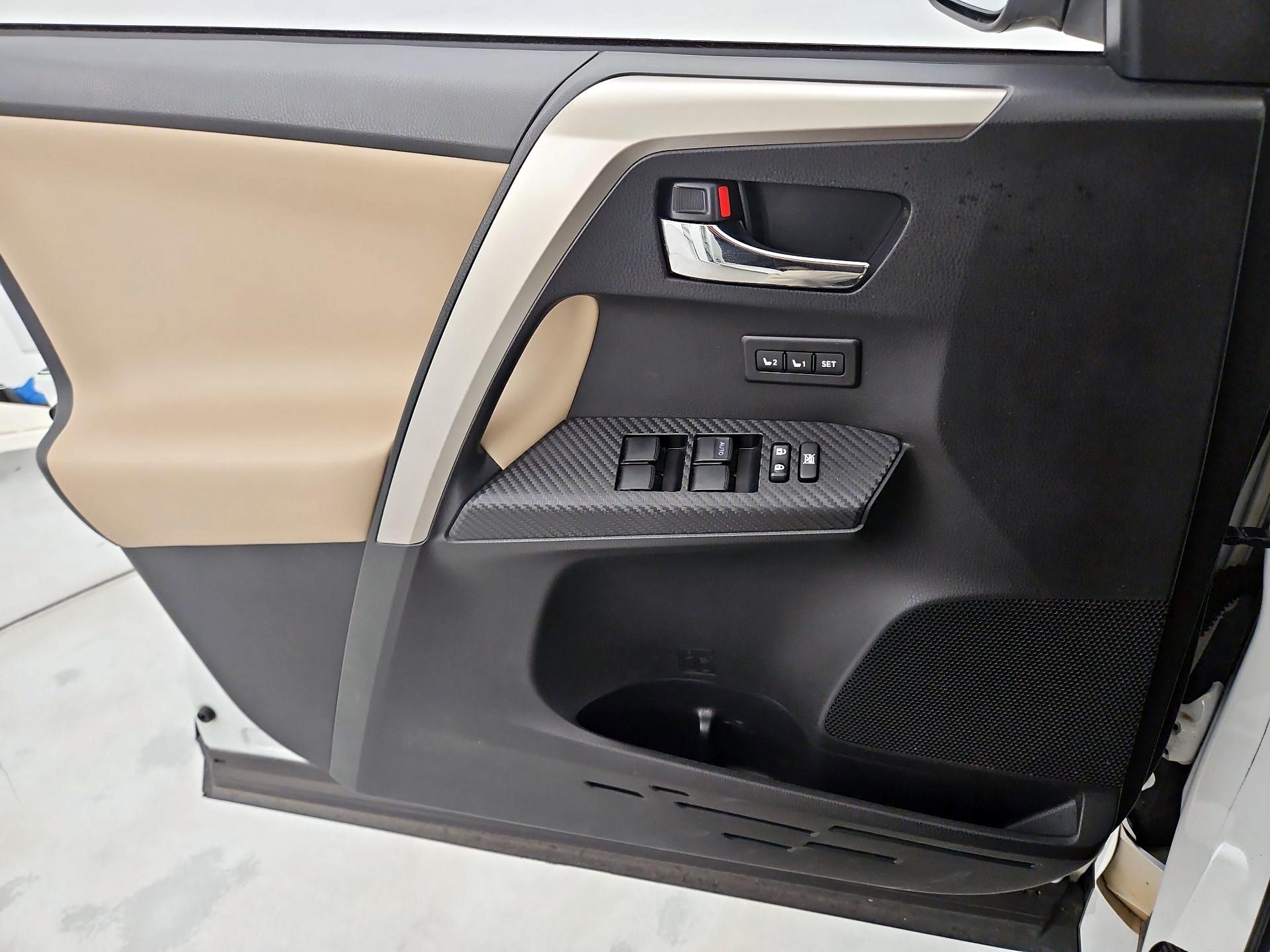 Thumbnail: 2015 Toyota RAV4 - 12