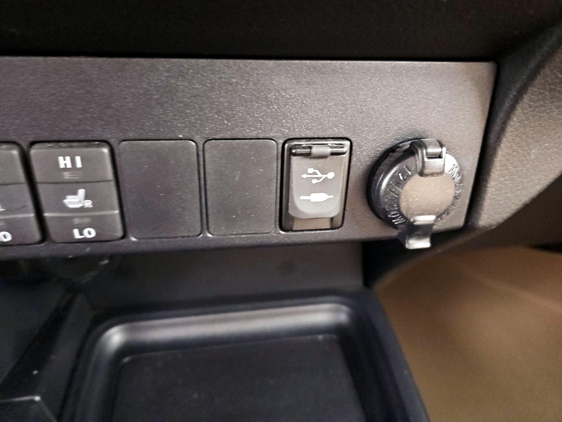 Thumbnail: 2015 Toyota RAV4 - 19