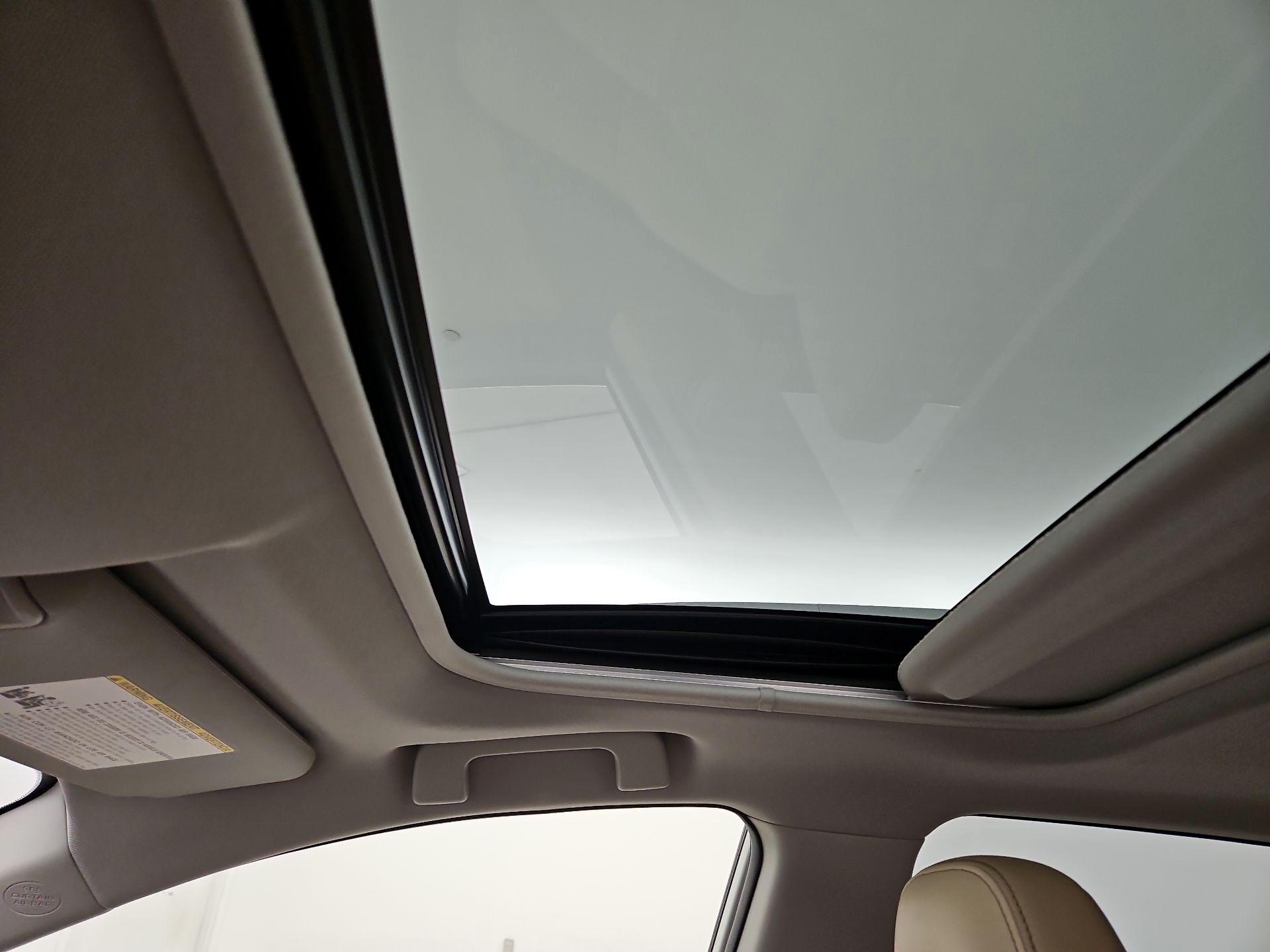 Thumbnail: 2015 Toyota RAV4 - 20