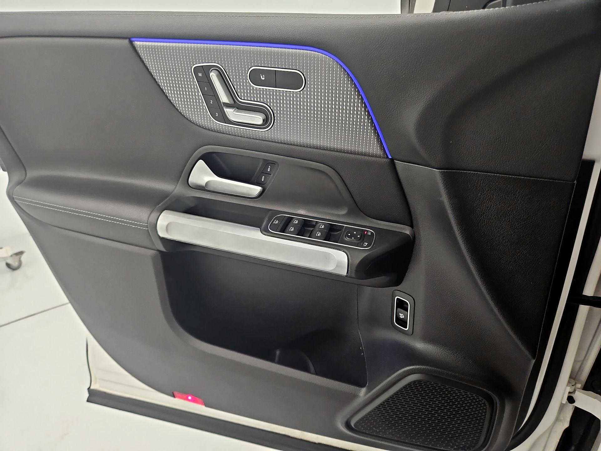 Thumbnail: 2021 Mercedes-Benz GLB - 12