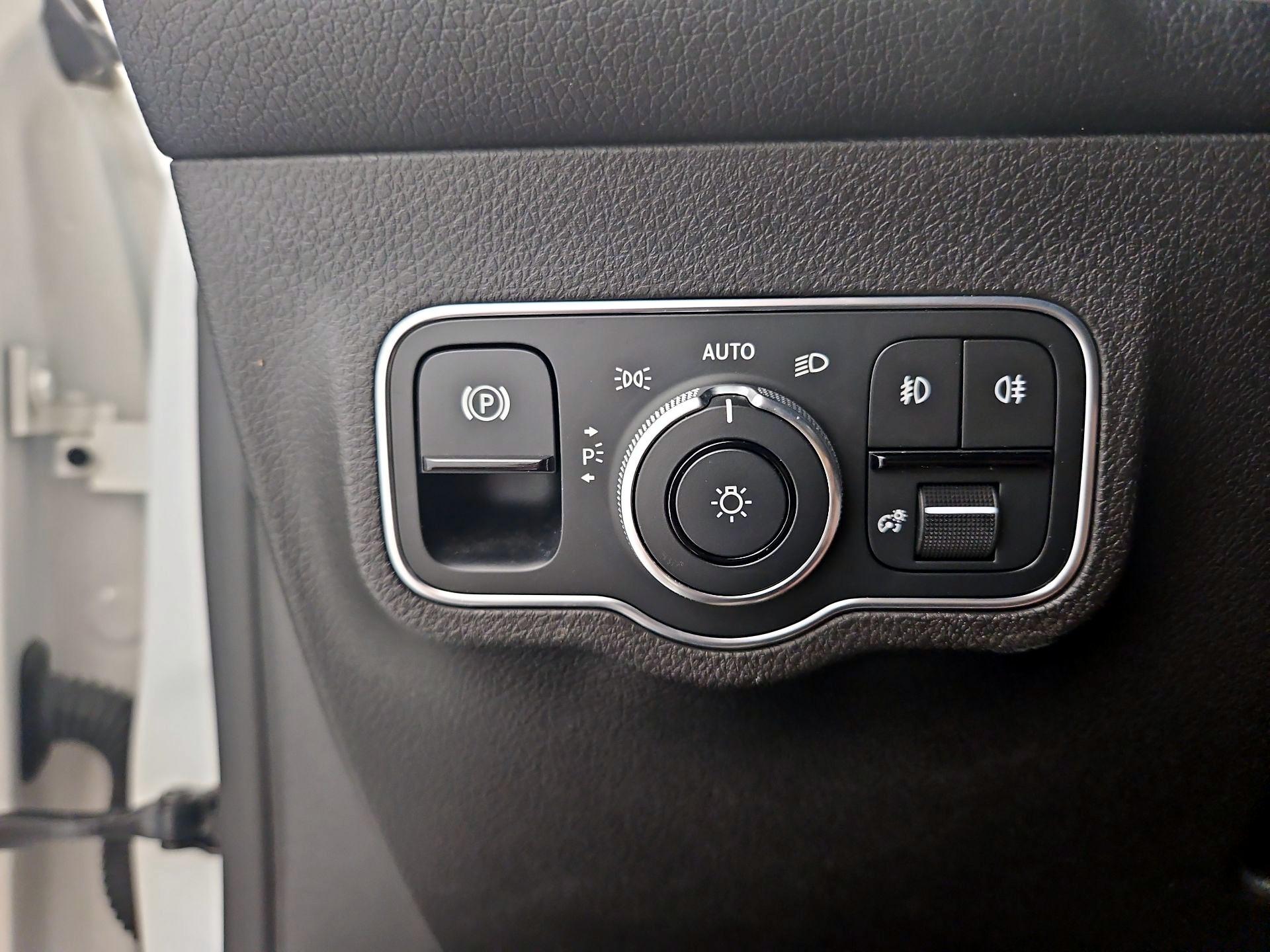 Thumbnail: 2021 Mercedes-Benz GLB - 13