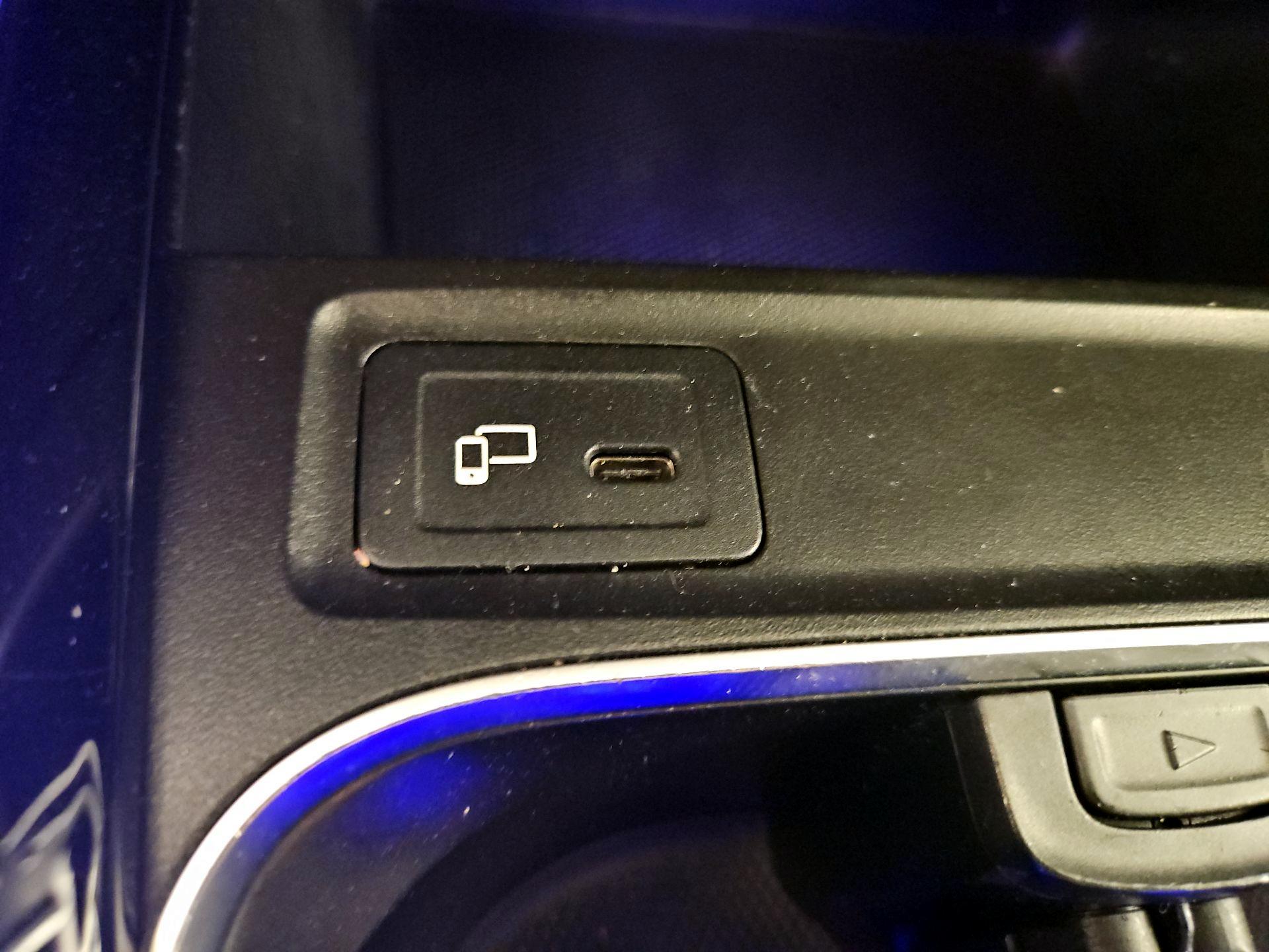 Thumbnail: 2021 Mercedes-Benz GLB - 18