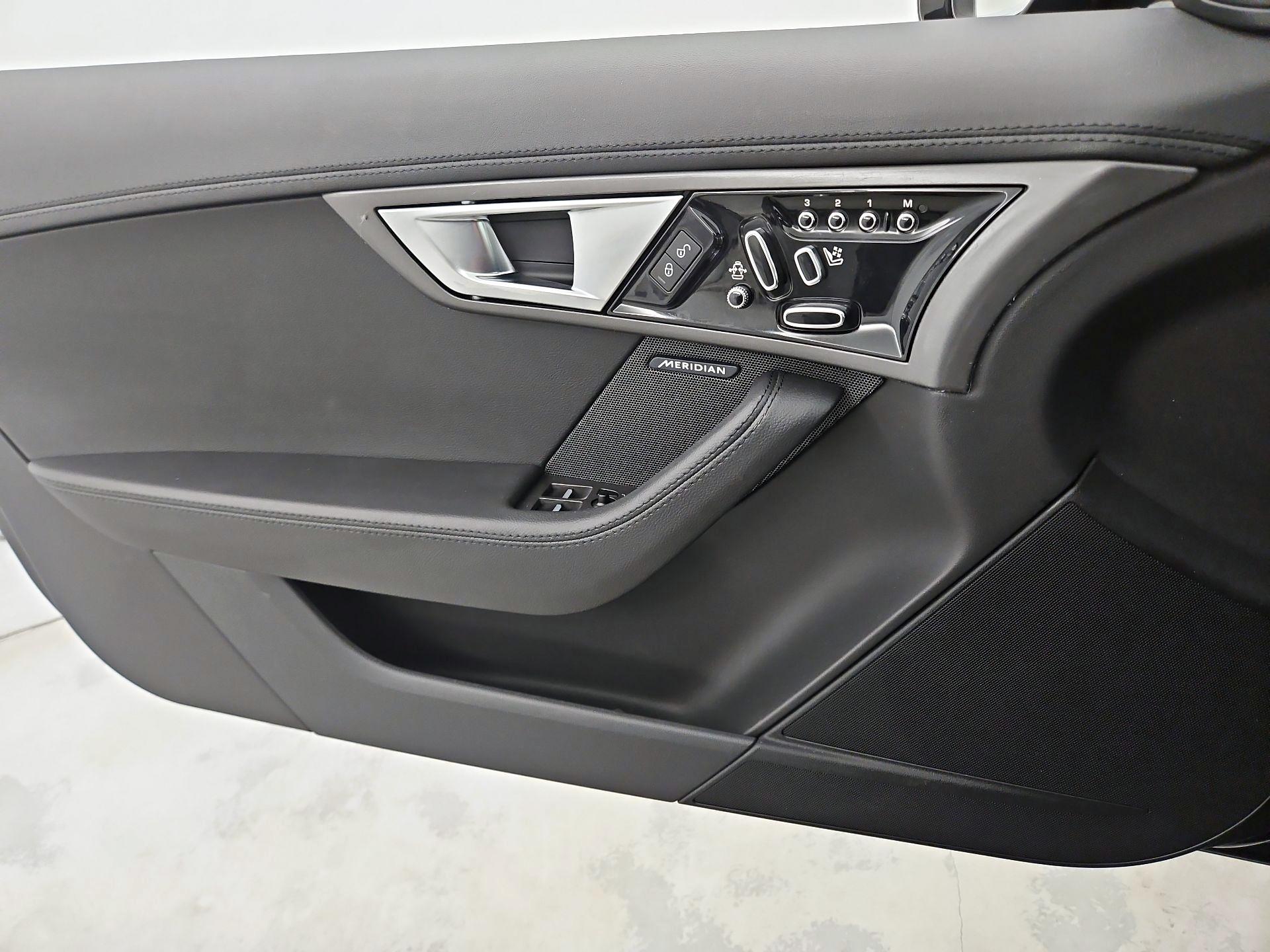 Thumbnail: 2015 Jaguar F-Type - 12