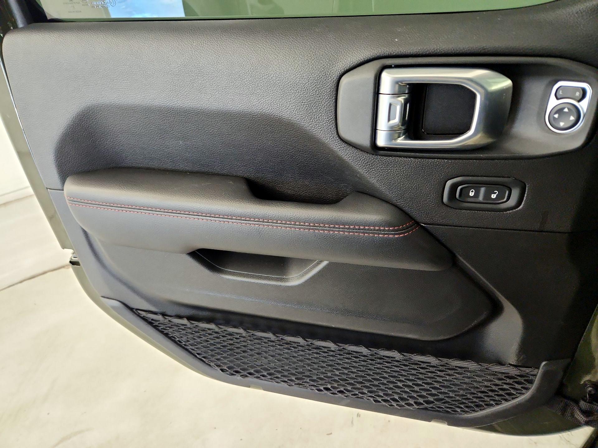 Thumbnail: 2021 Jeep Gladiator - 12