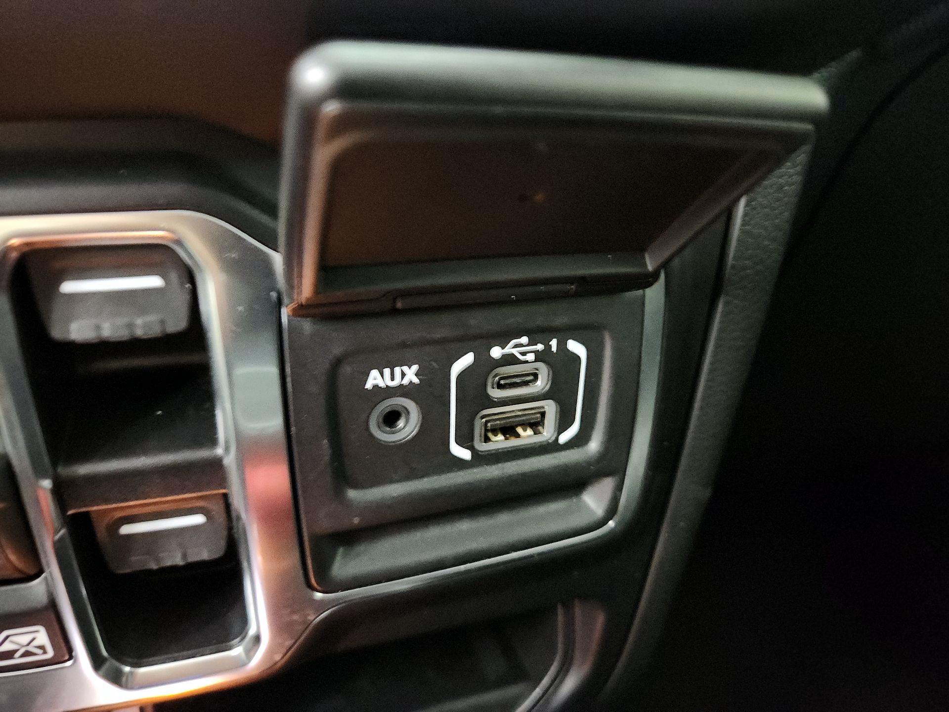 Thumbnail: 2021 Jeep Gladiator - 19