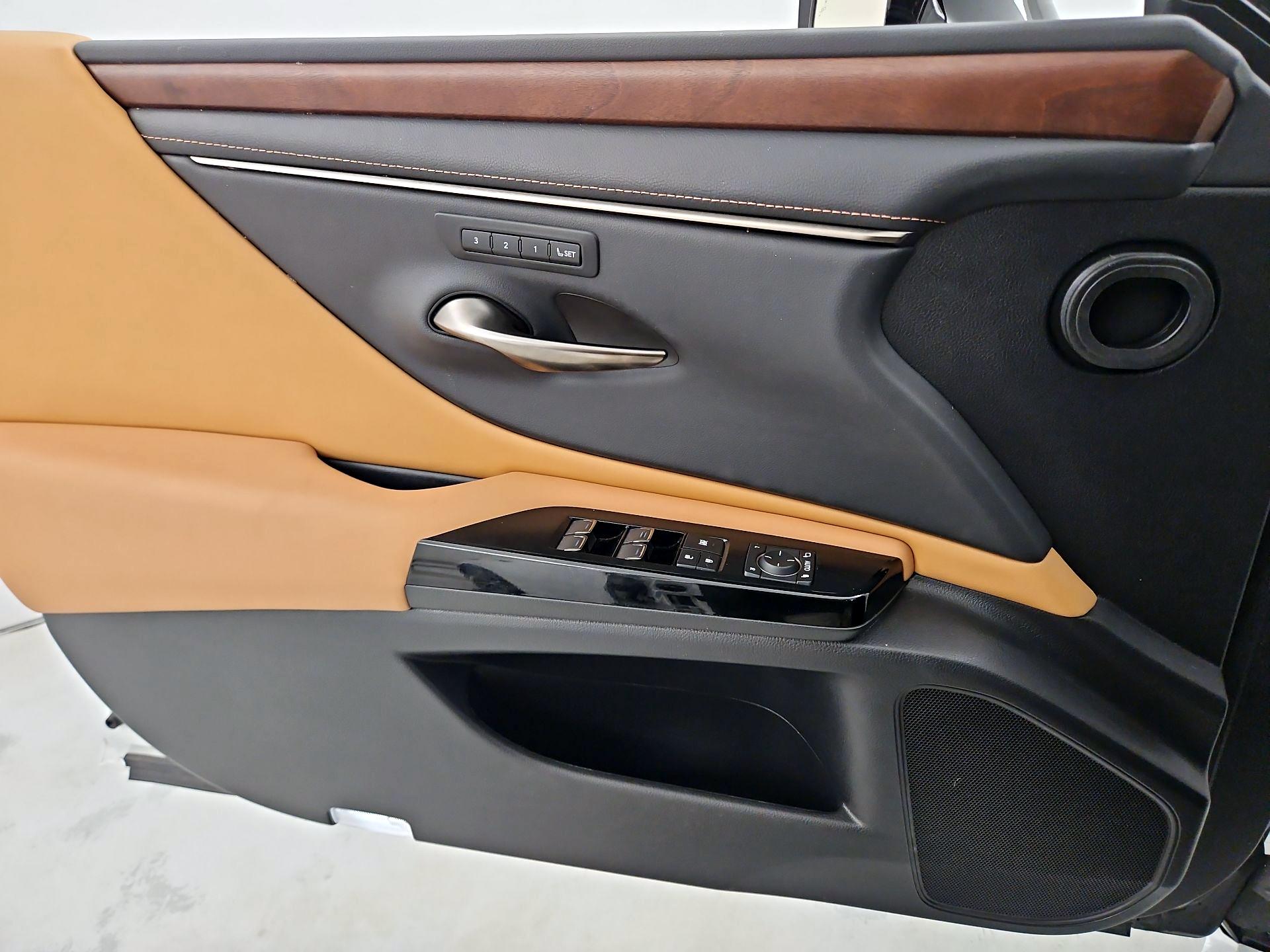 Thumbnail: 2023 Lexus ES - 12