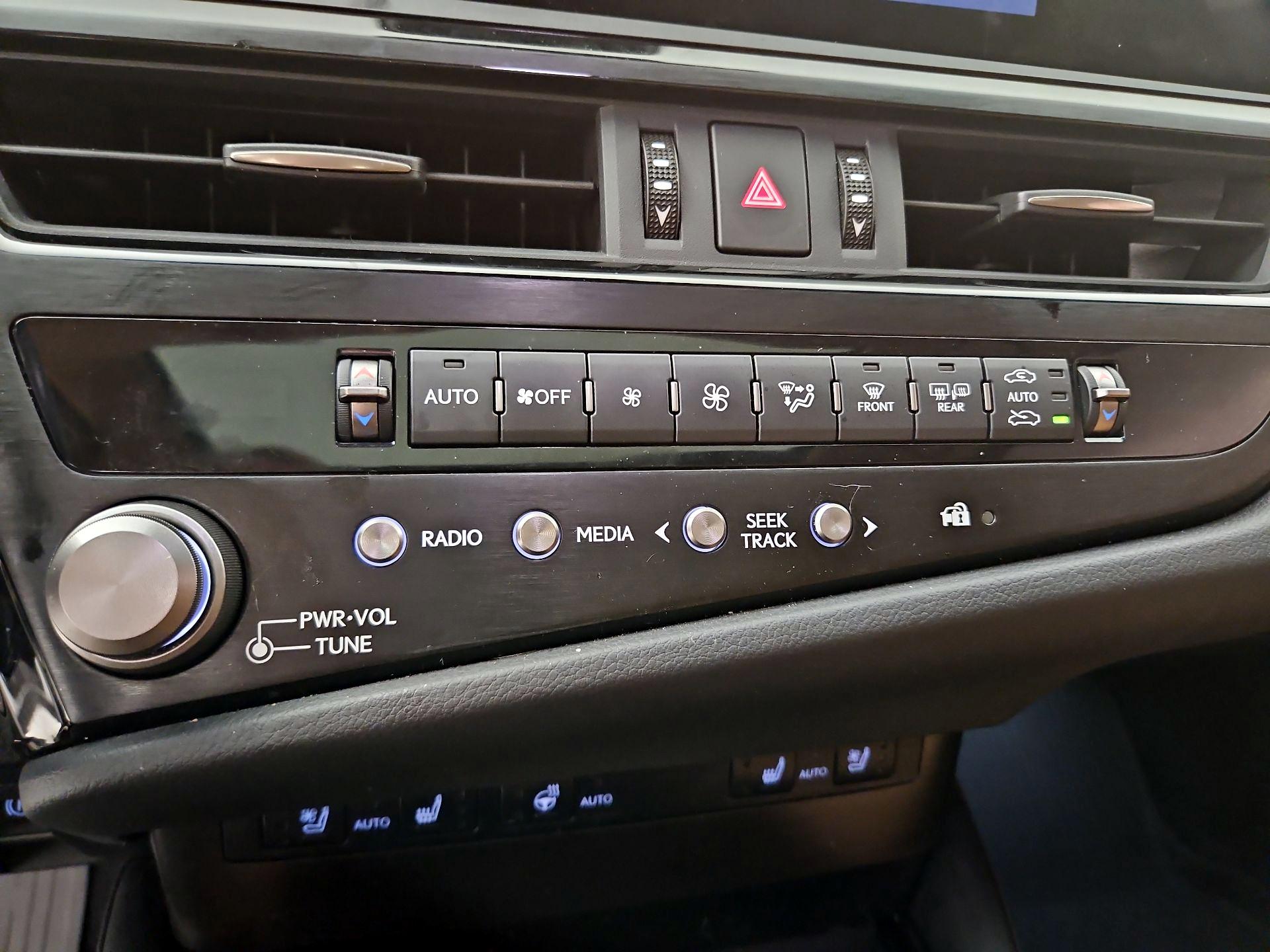 Thumbnail: 2023 Lexus ES - 16