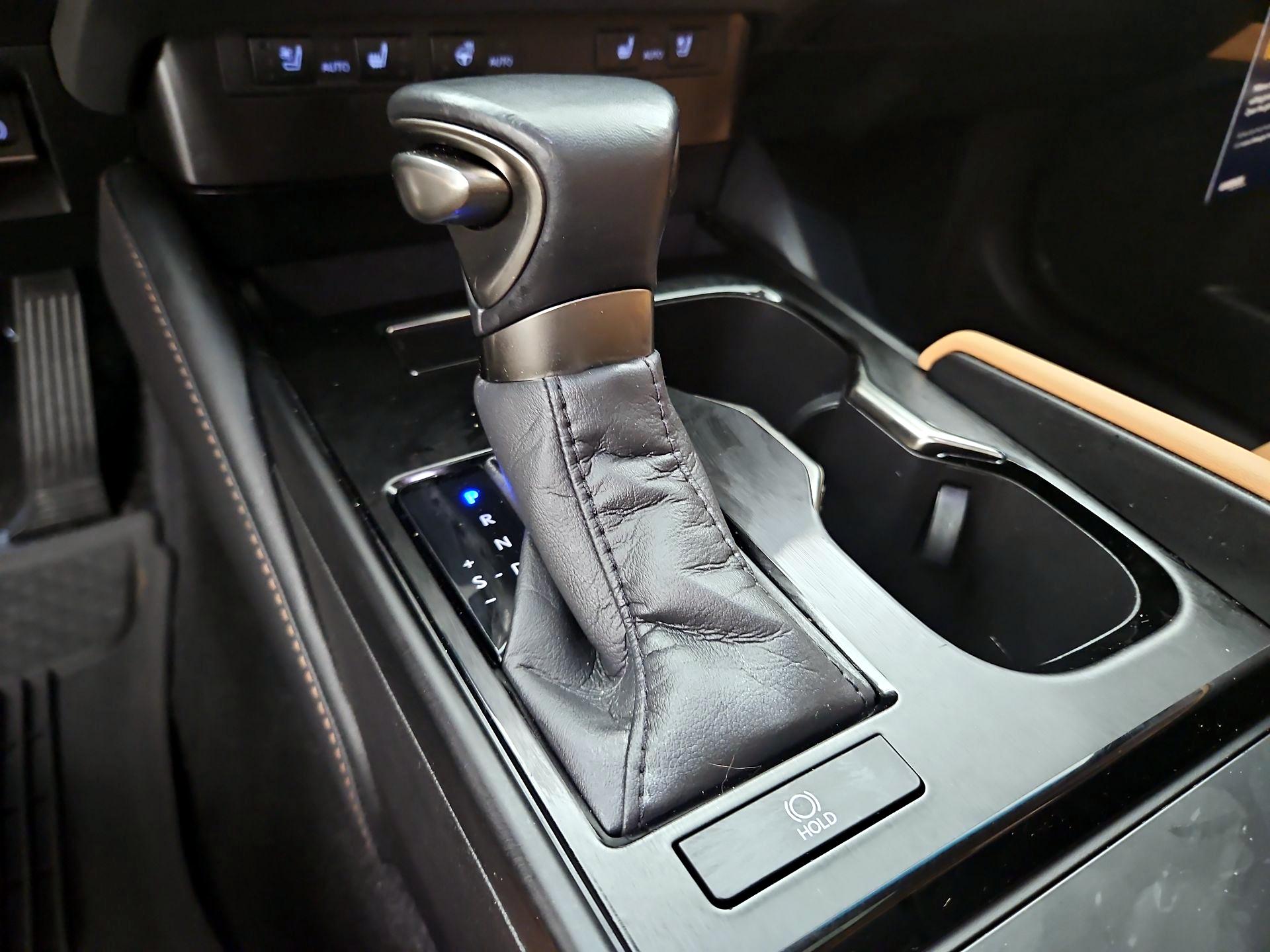 Thumbnail: 2023 Lexus ES - 17