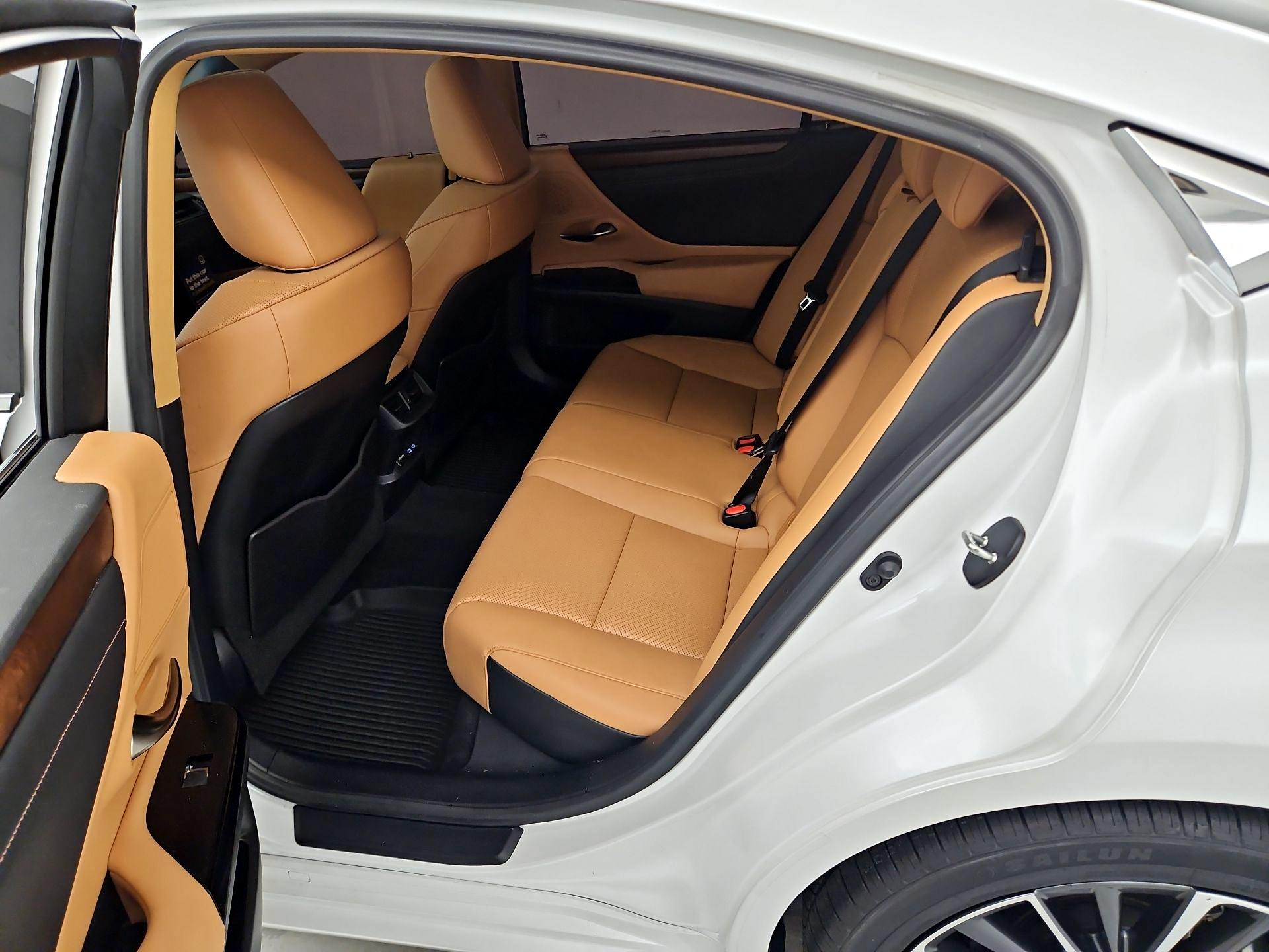 Thumbnail: 2023 Lexus ES - 20