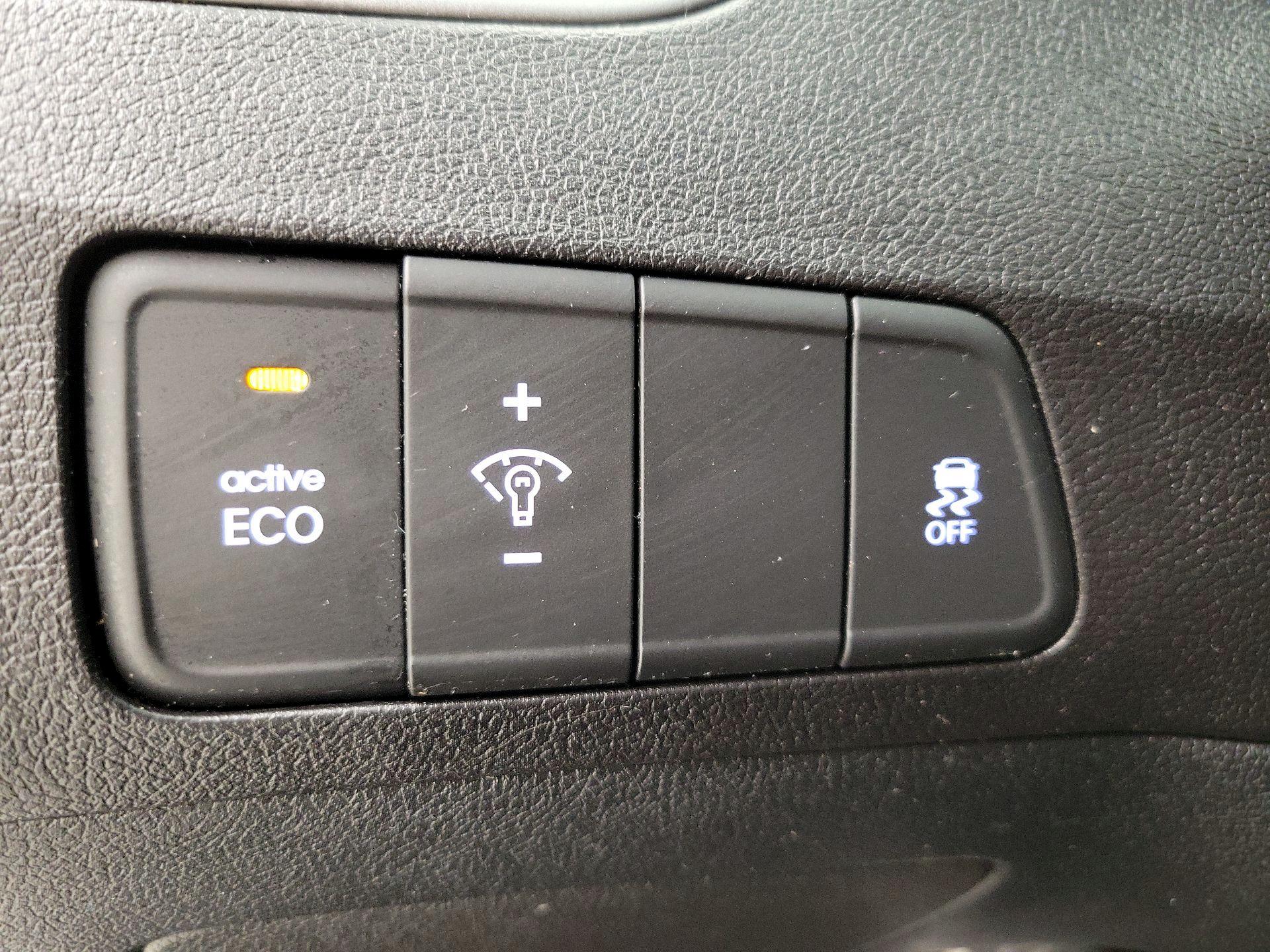 Thumbnail: 2015 Hyundai Elantra - 13