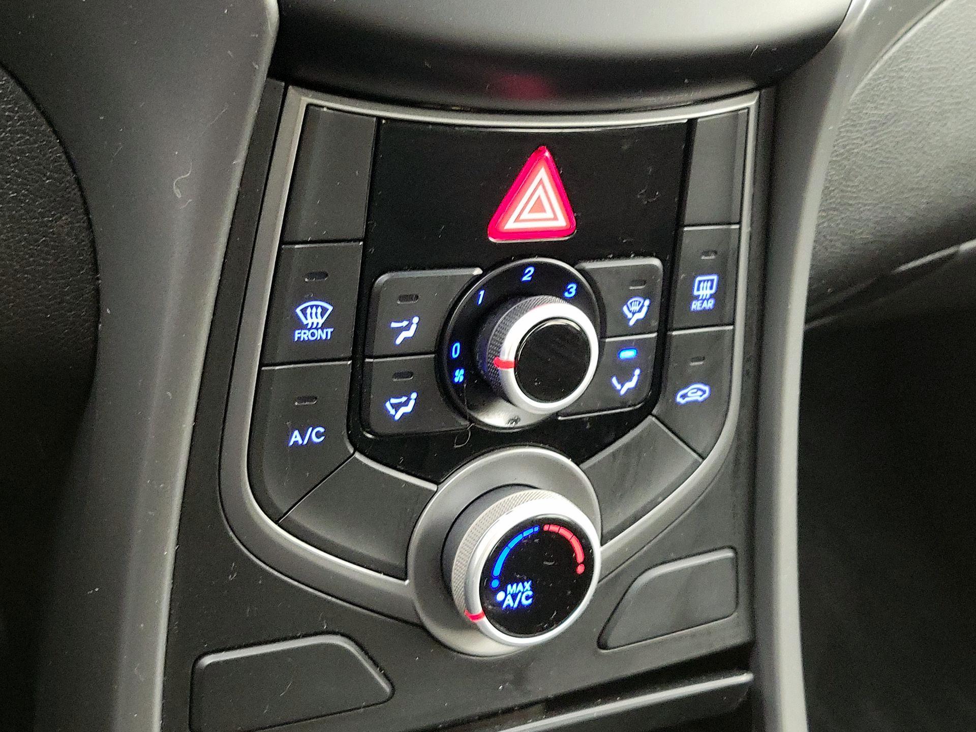 Thumbnail: 2015 Hyundai Elantra - 16