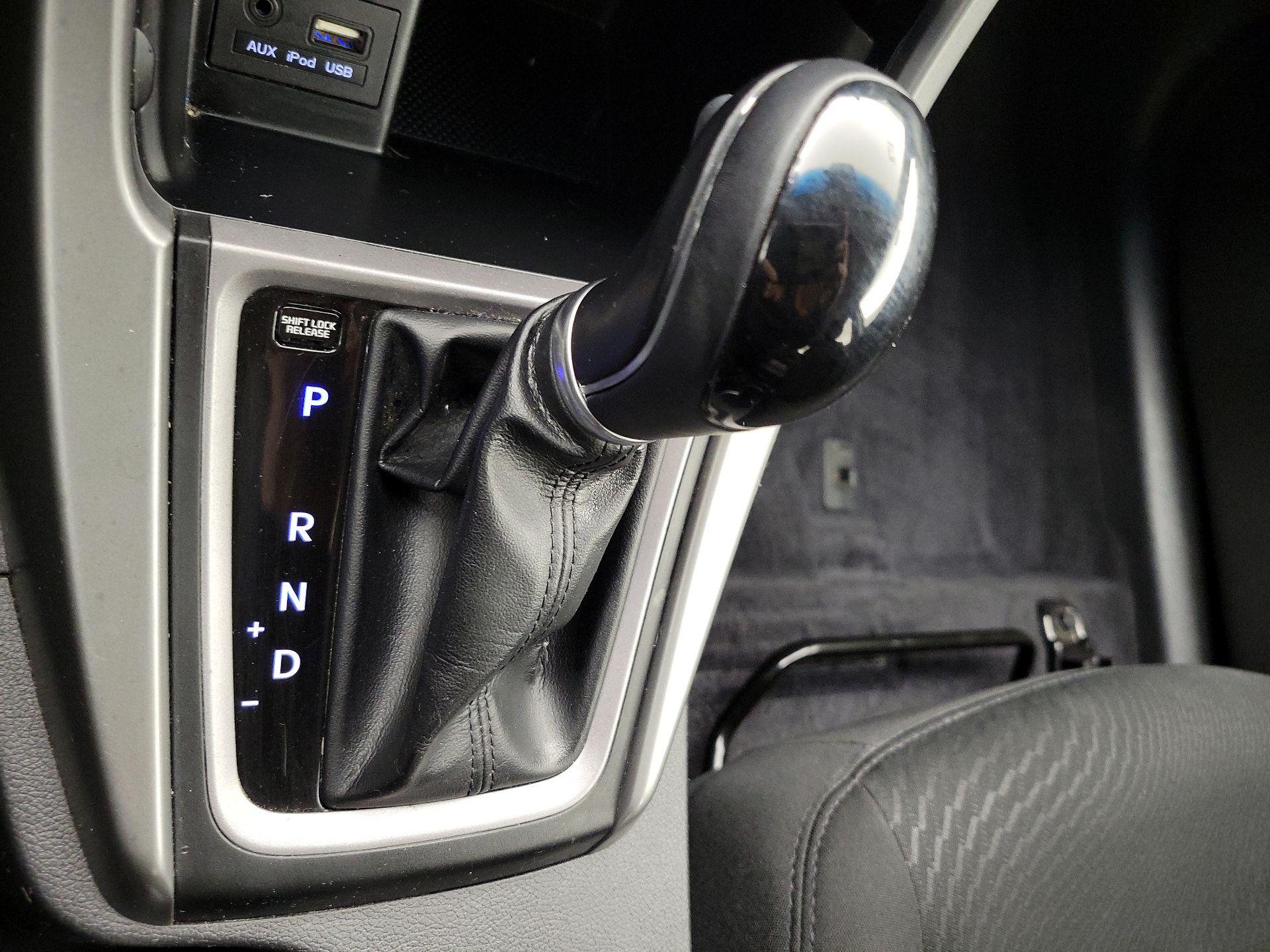 Thumbnail: 2015 Hyundai Elantra - 17