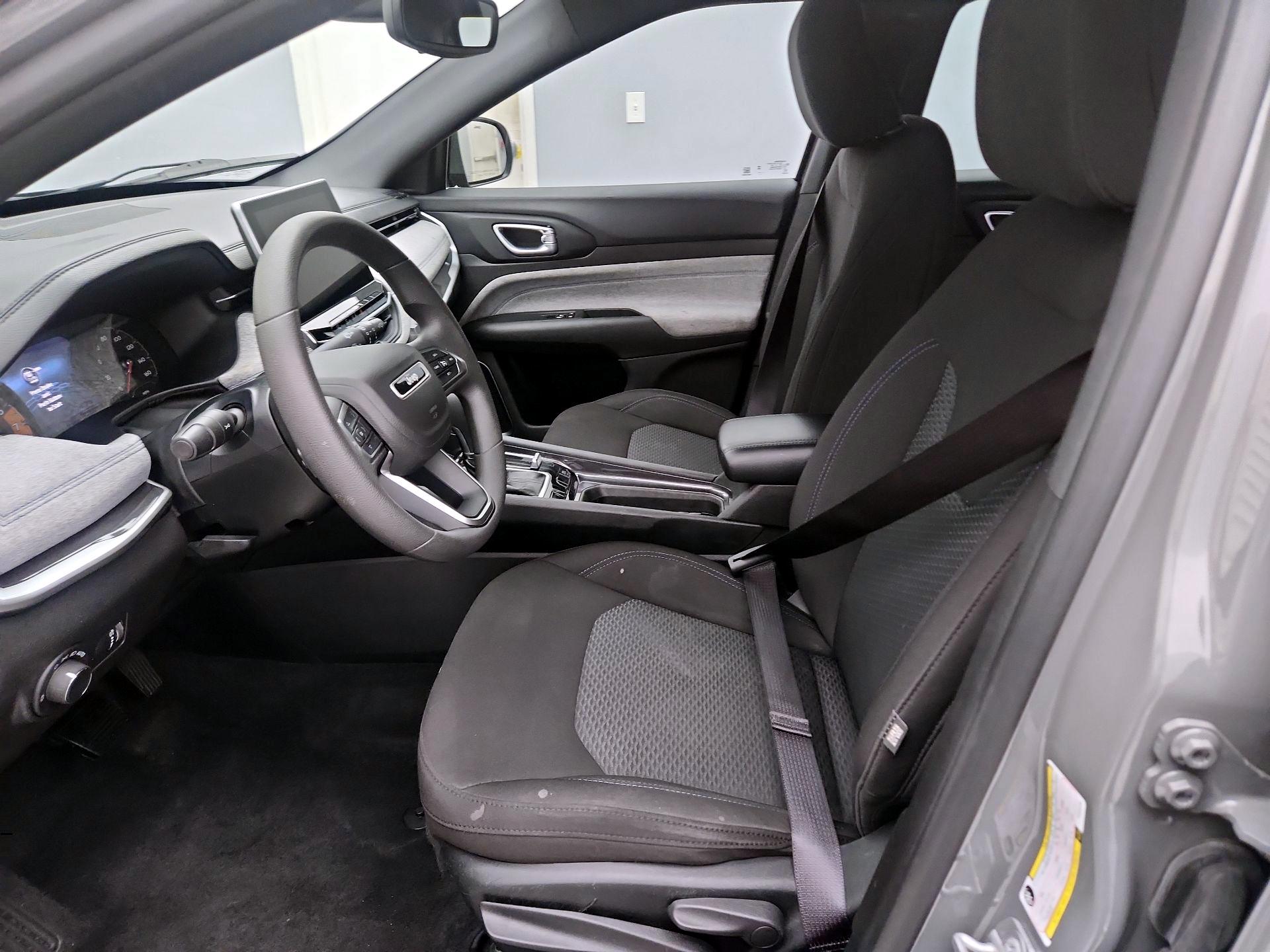 Thumbnail: 2023 Jeep Compass - 11