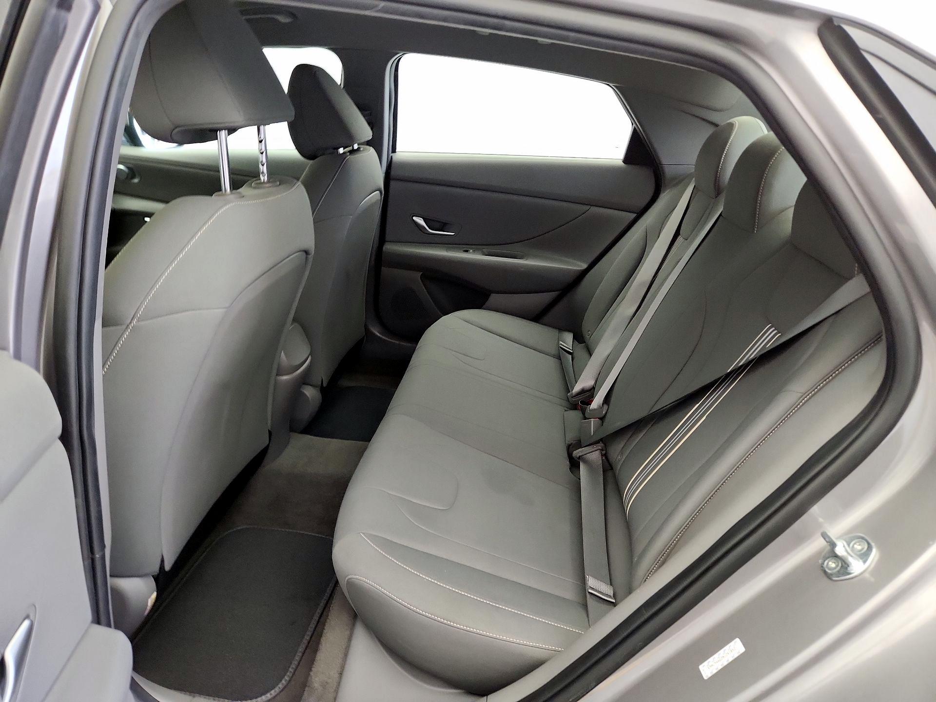 Thumbnail: 2022 Hyundai Elantra - 19