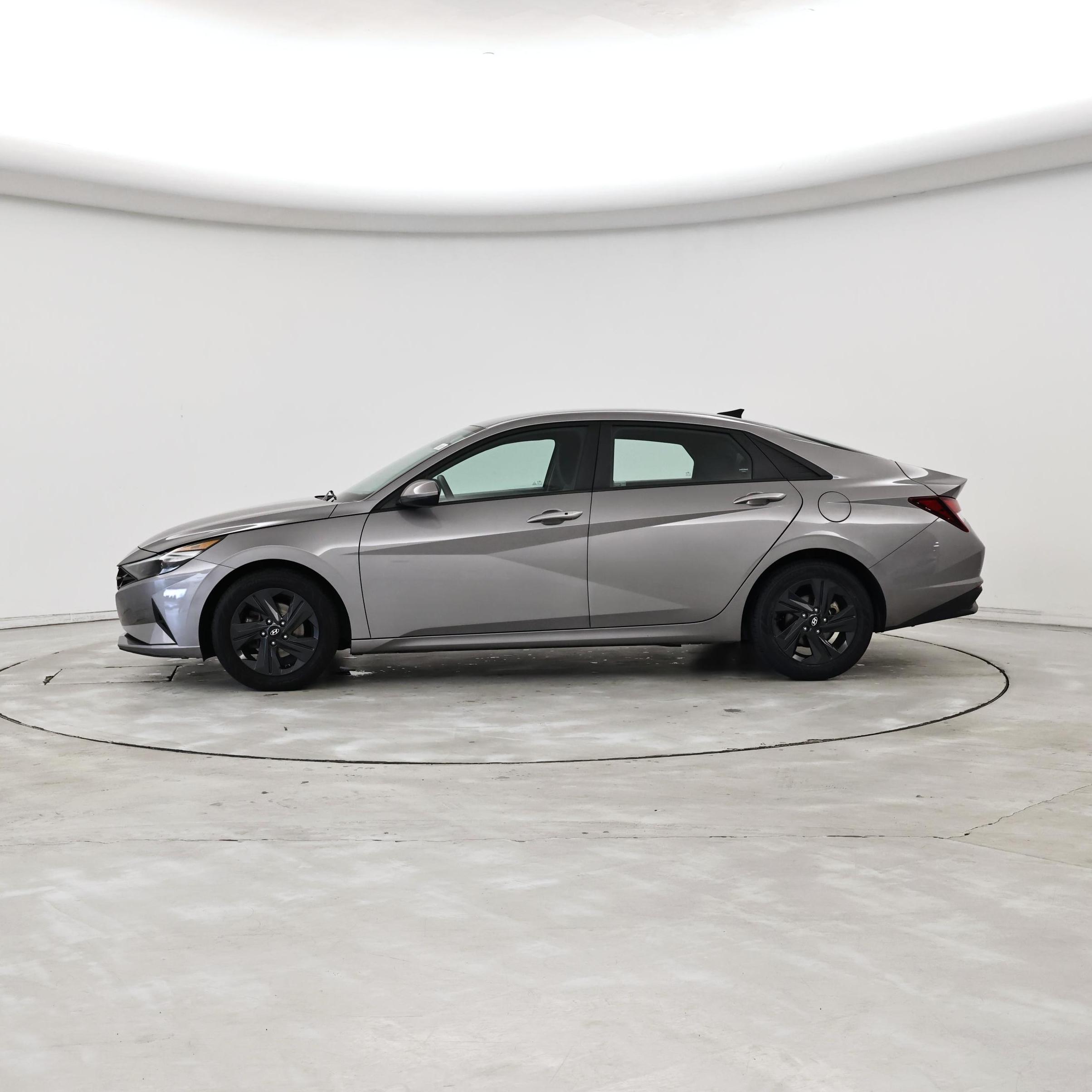 Thumbnail: 2022 Hyundai Elantra - 3