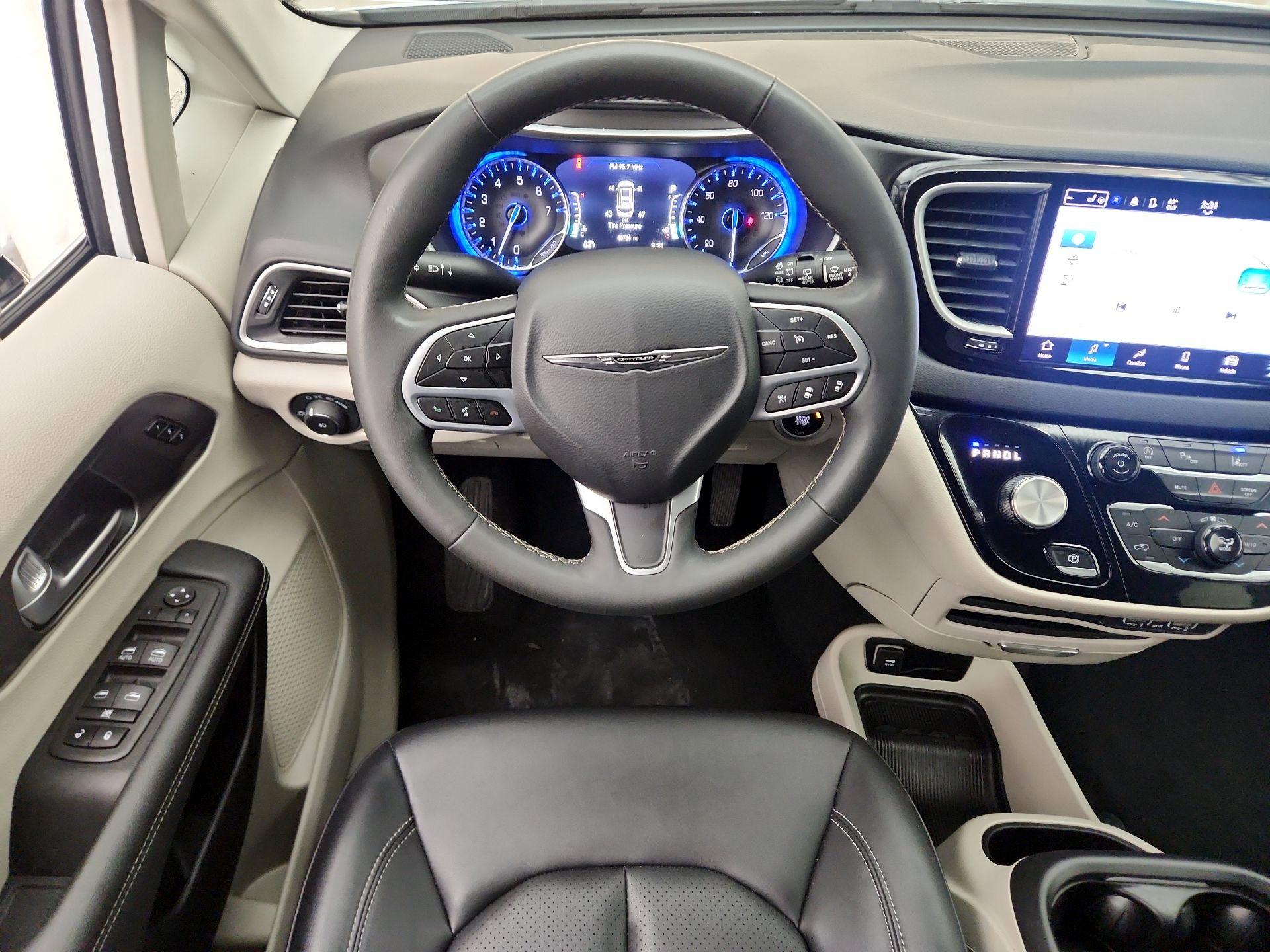 Thumbnail: 2024 Chrysler Pacifica - 10