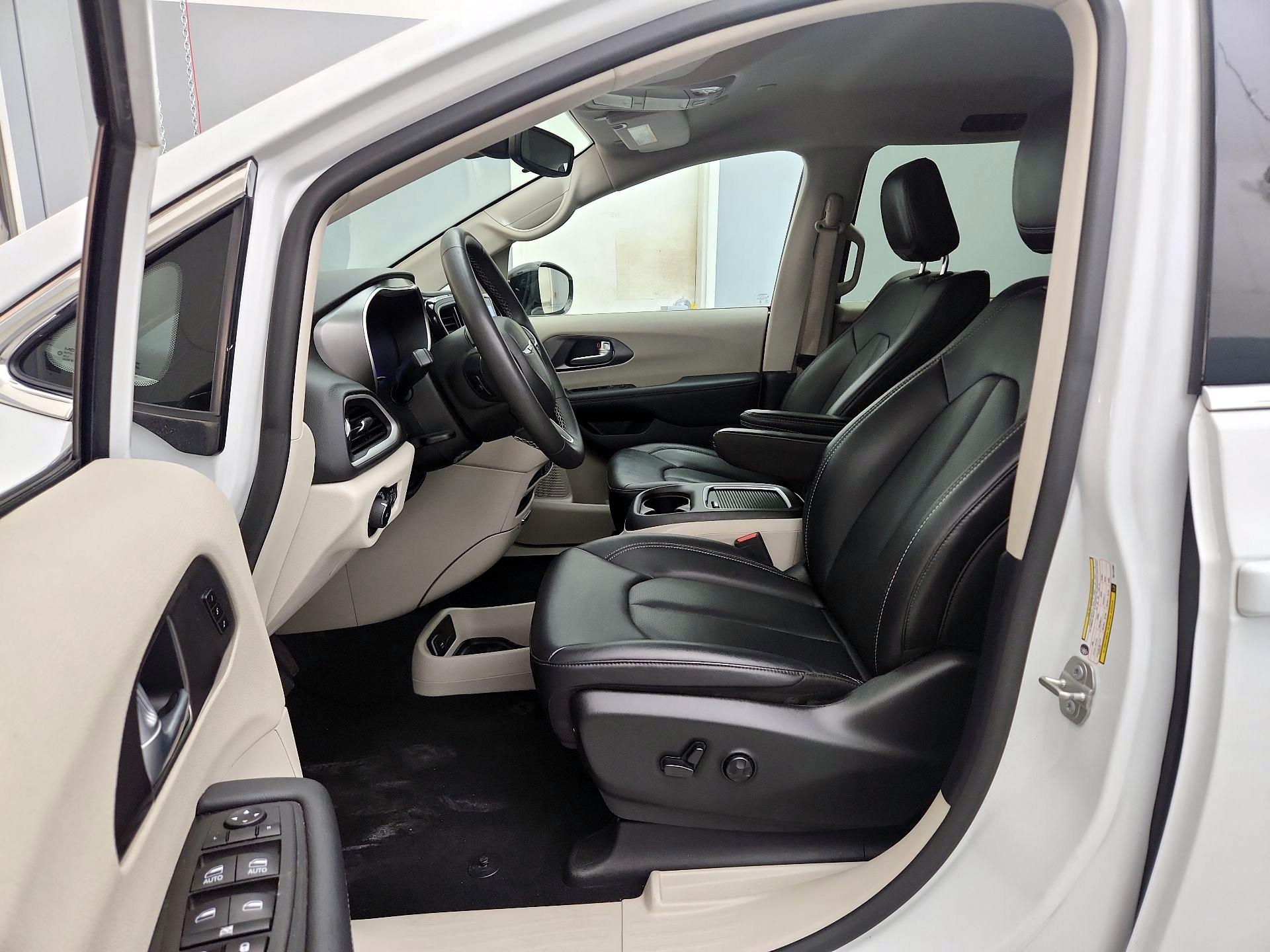 Thumbnail: 2024 Chrysler Pacifica - 11