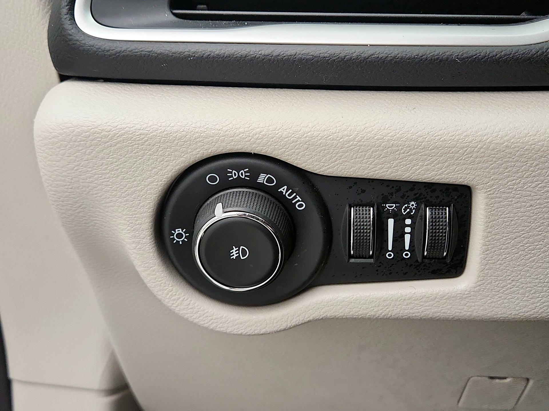 Thumbnail: 2024 Chrysler Pacifica - 13