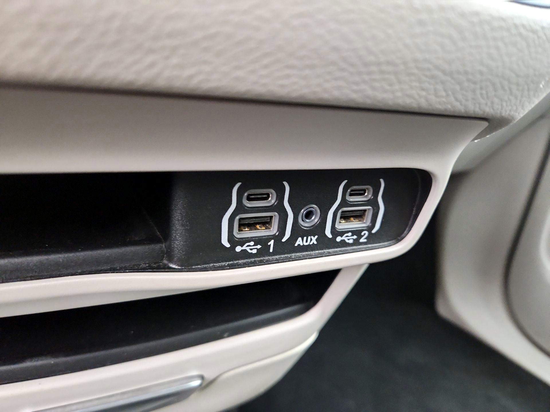 Thumbnail: 2024 Chrysler Pacifica - 18