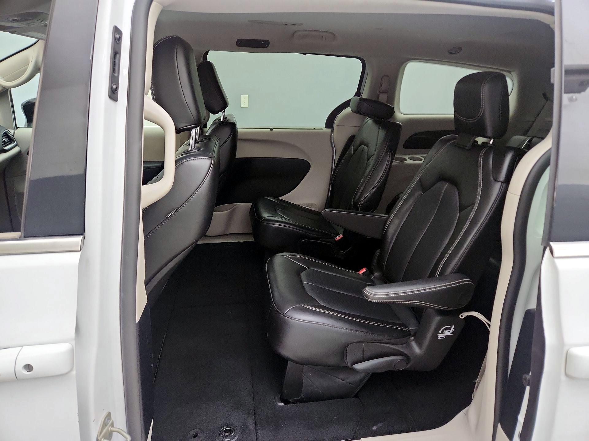 Thumbnail: 2024 Chrysler Pacifica - 19