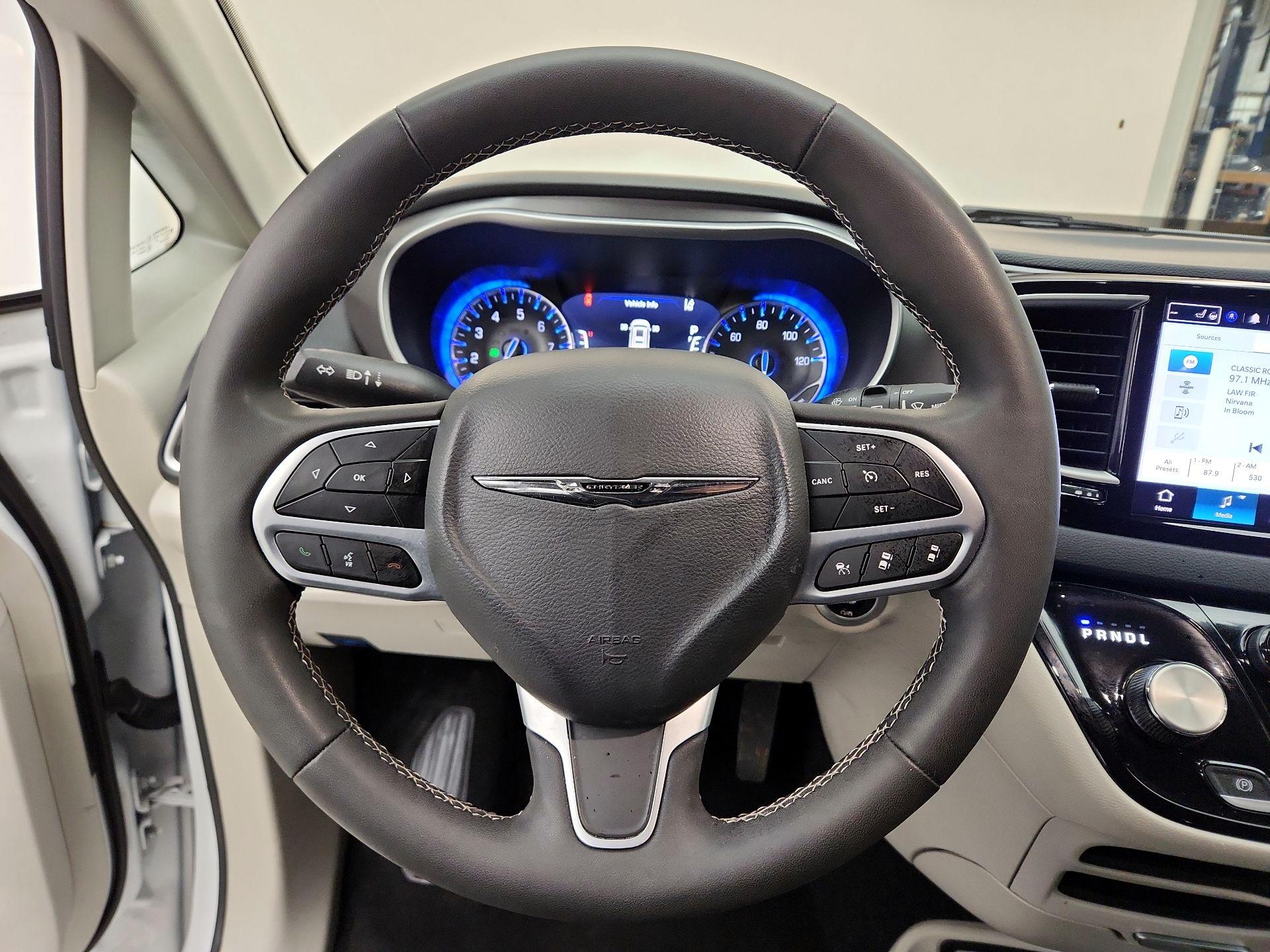 Thumbnail: 2024 Chrysler Pacifica - 10