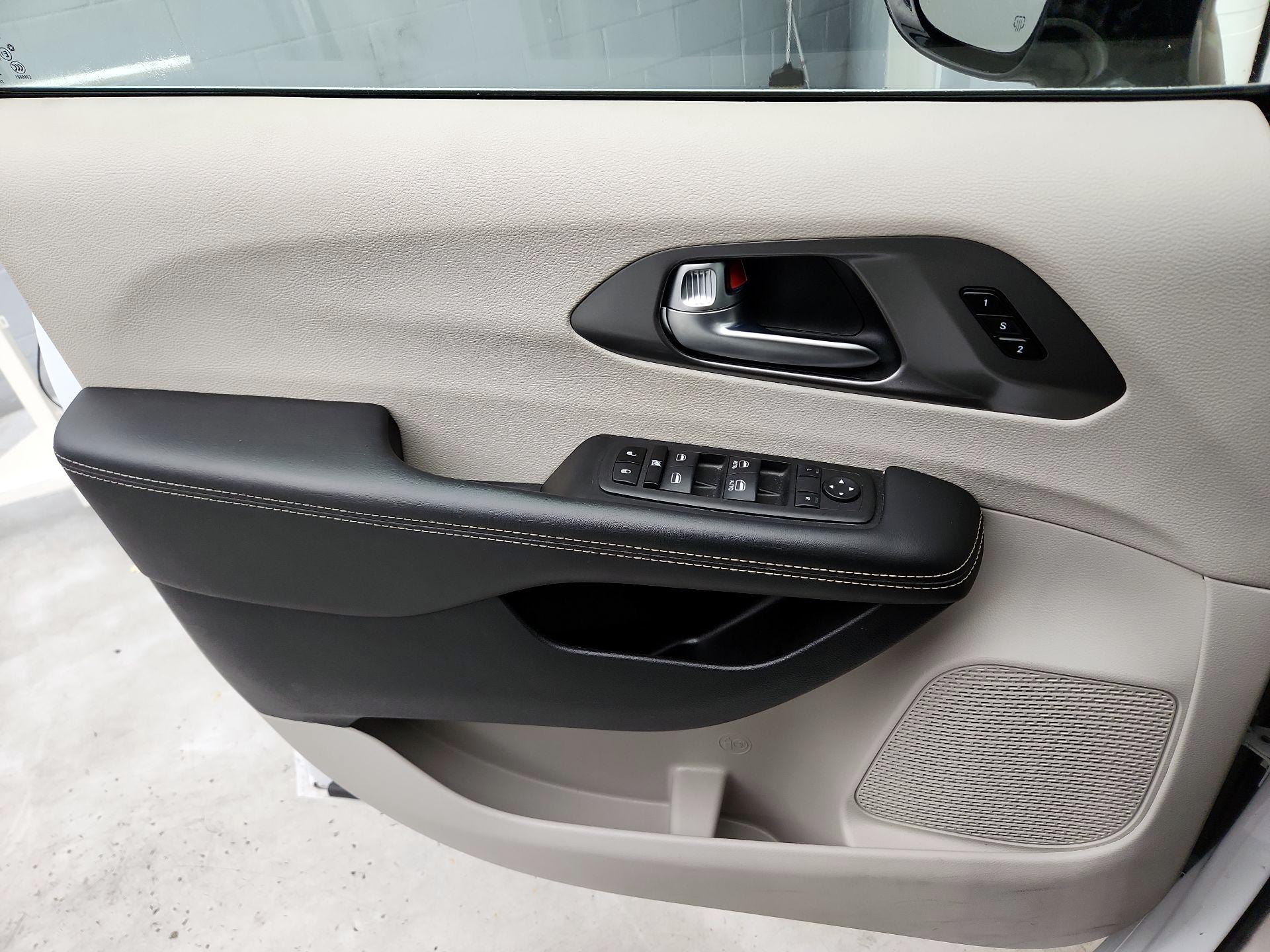 Thumbnail: 2024 Chrysler Pacifica - 12