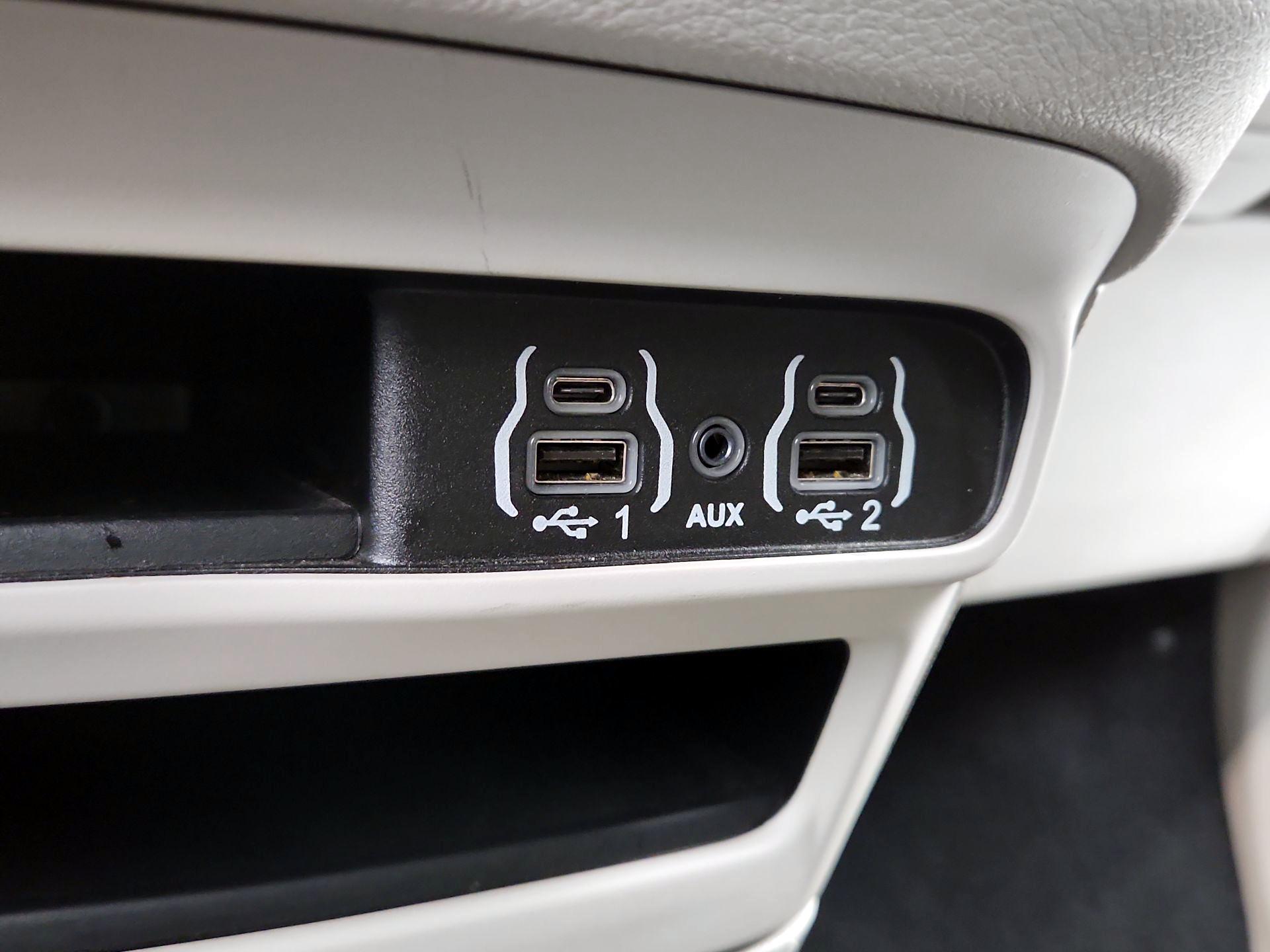 Thumbnail: 2024 Chrysler Pacifica - 18