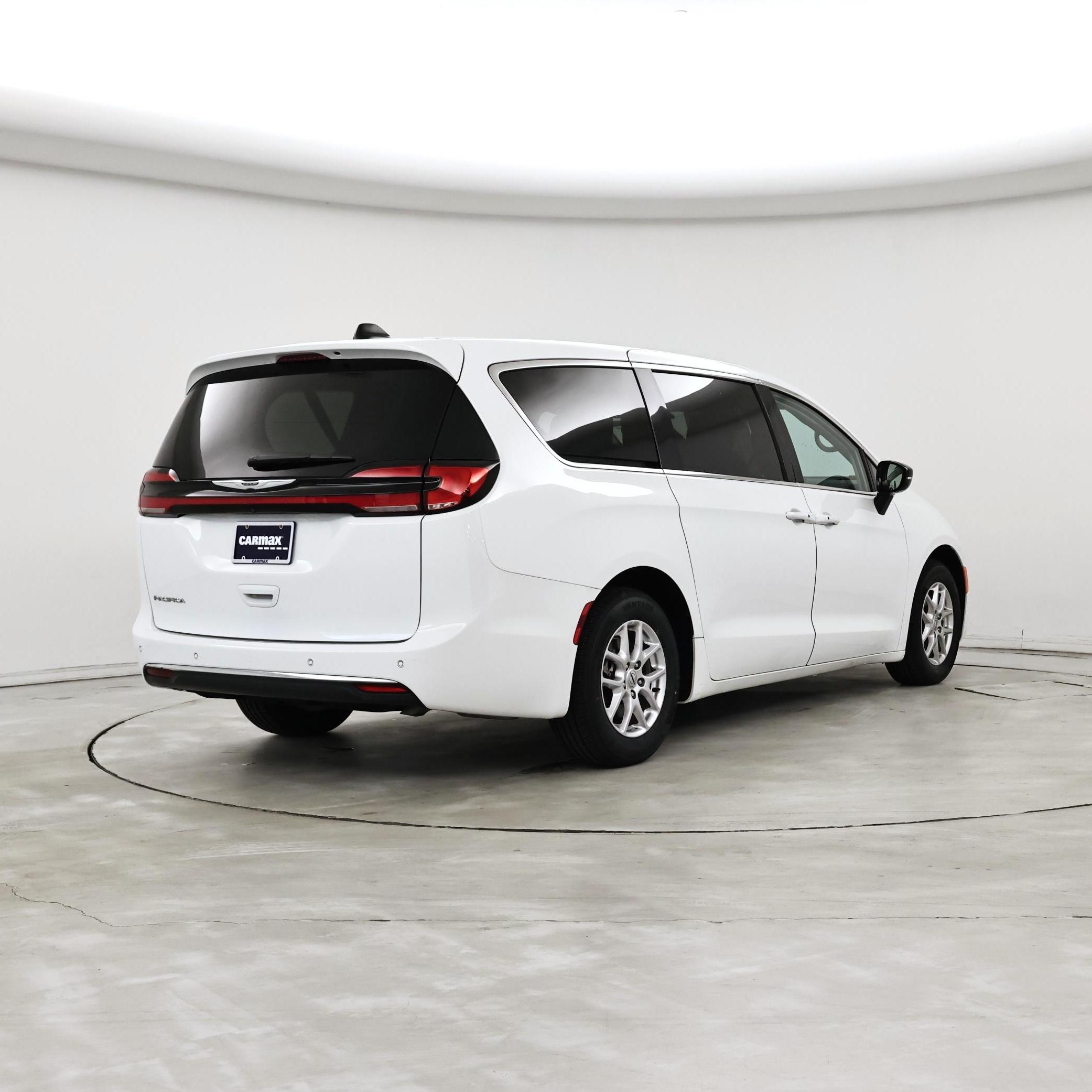 Thumbnail: 2024 Chrysler Pacifica - 8