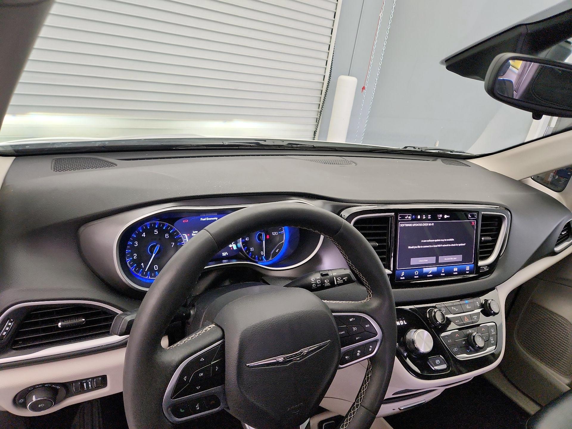 Thumbnail: 2024 Chrysler Pacifica - 9