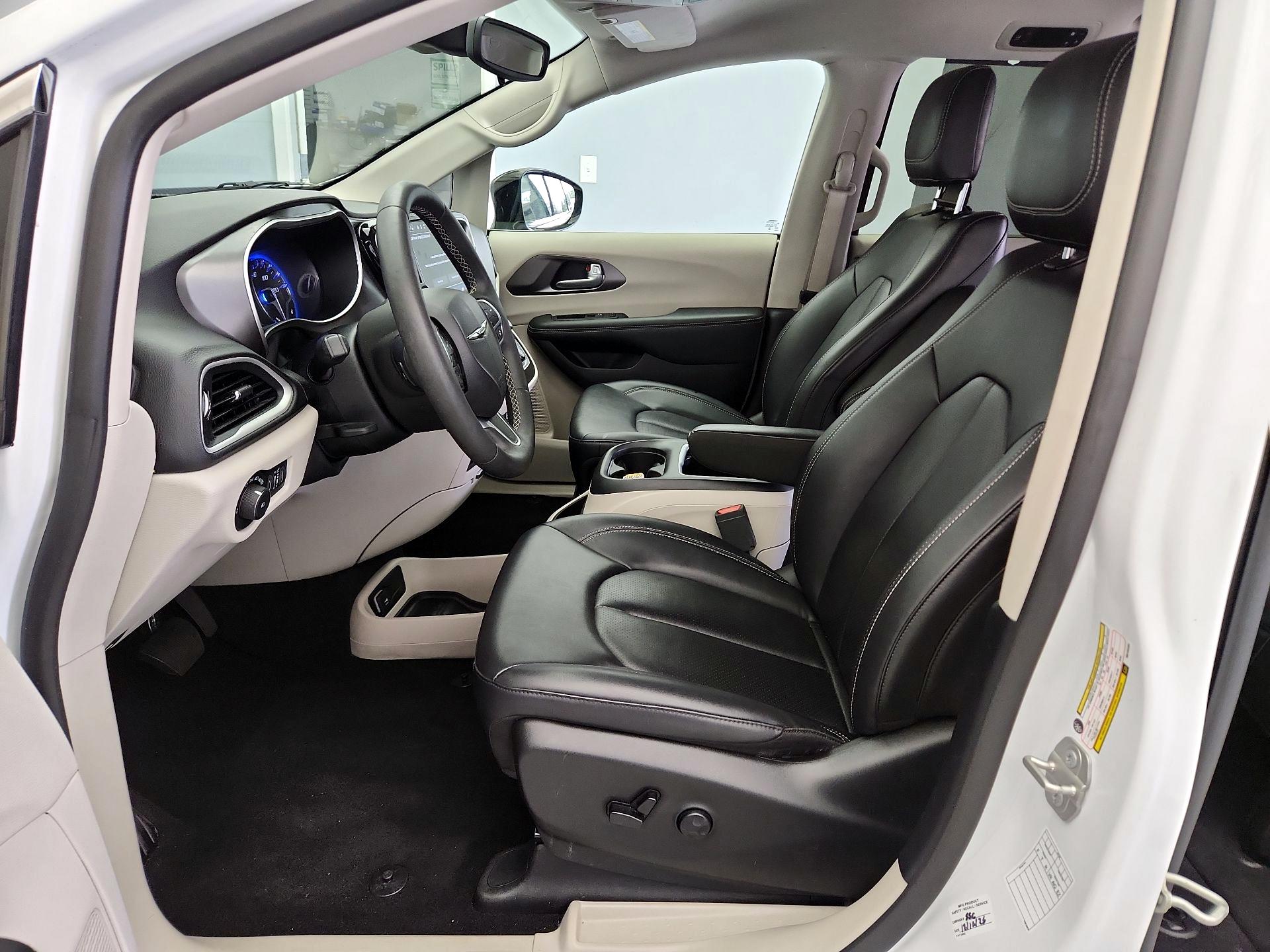 Thumbnail: 2024 Chrysler Pacifica - 11