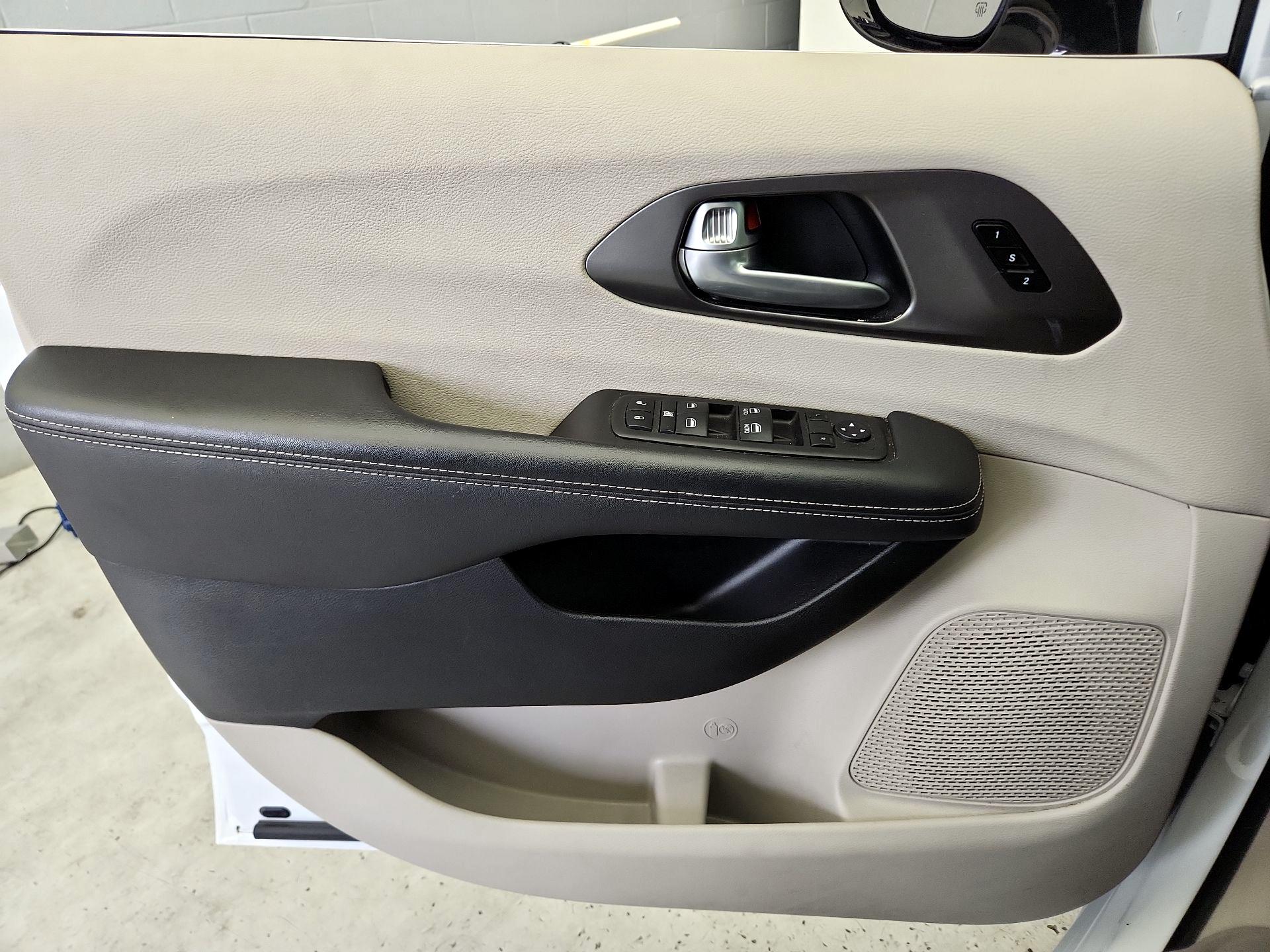 Thumbnail: 2024 Chrysler Pacifica - 12