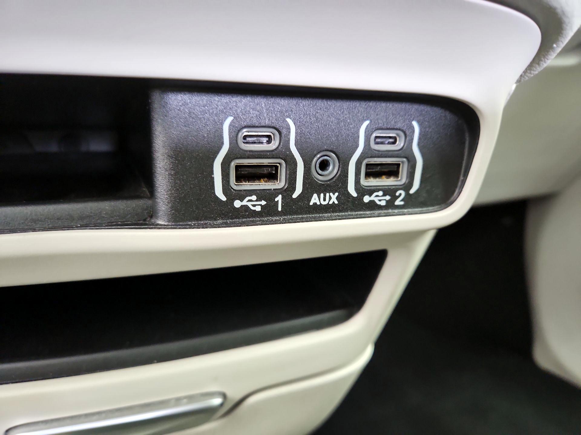 Thumbnail: 2024 Chrysler Pacifica - 18