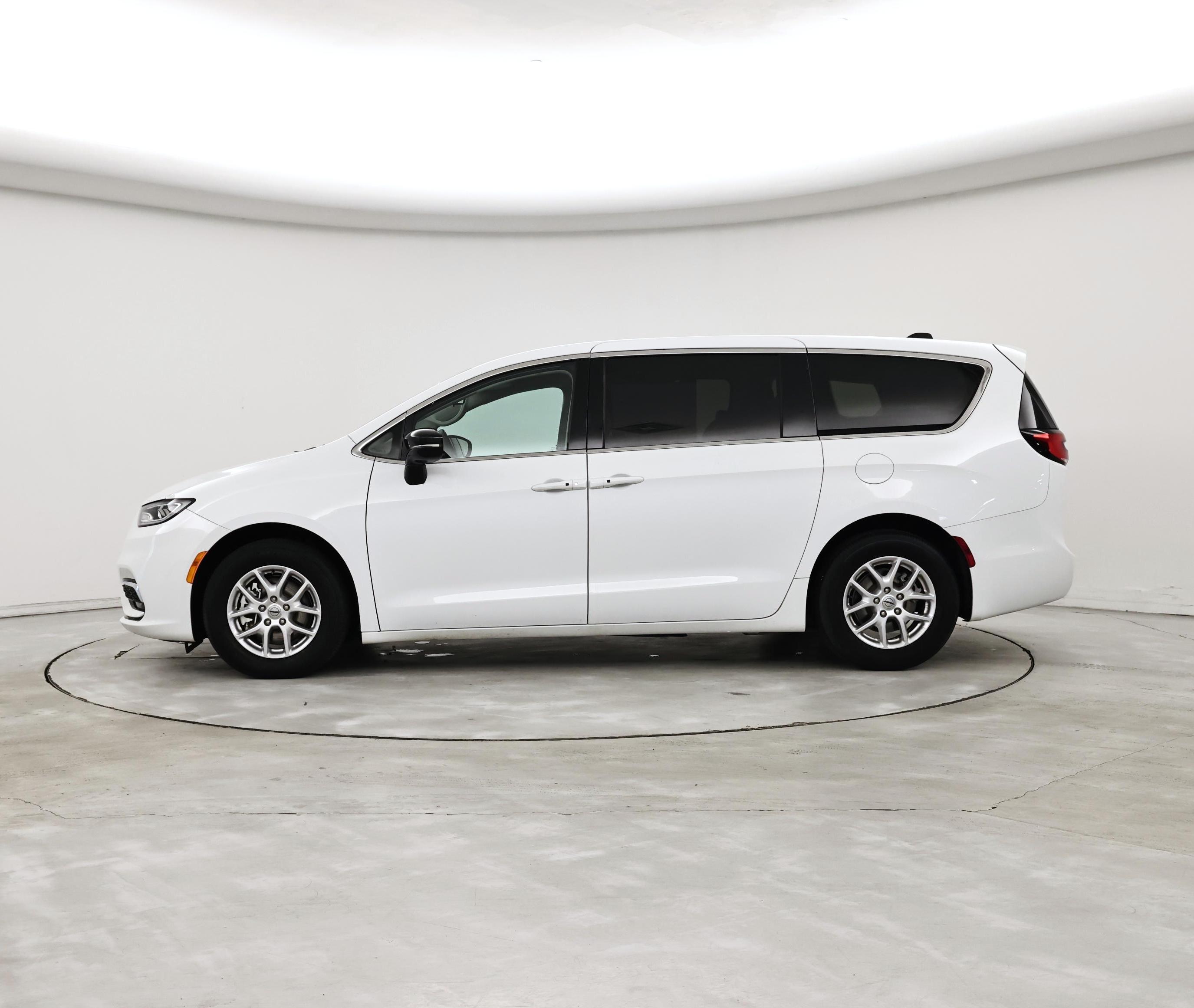 Thumbnail: 2024 Chrysler Pacifica - 3