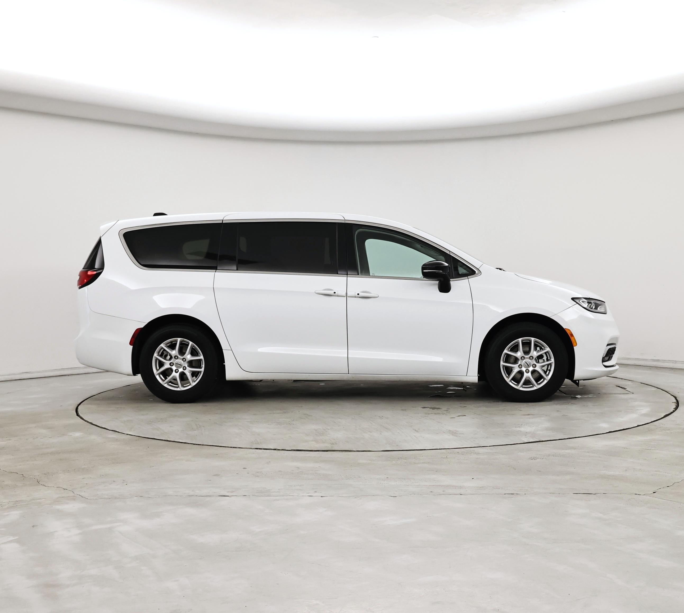 Thumbnail: 2024 Chrysler Pacifica - 7