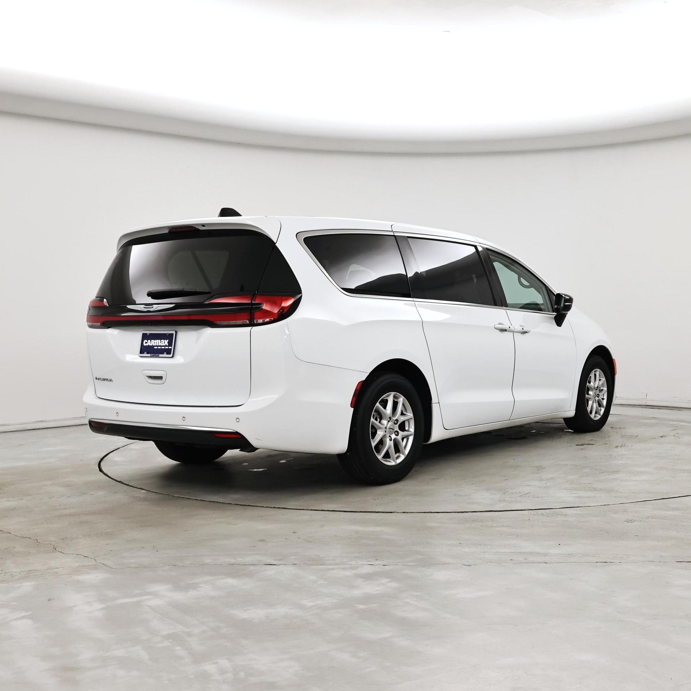 Thumbnail: 2024 Chrysler Pacifica - 8