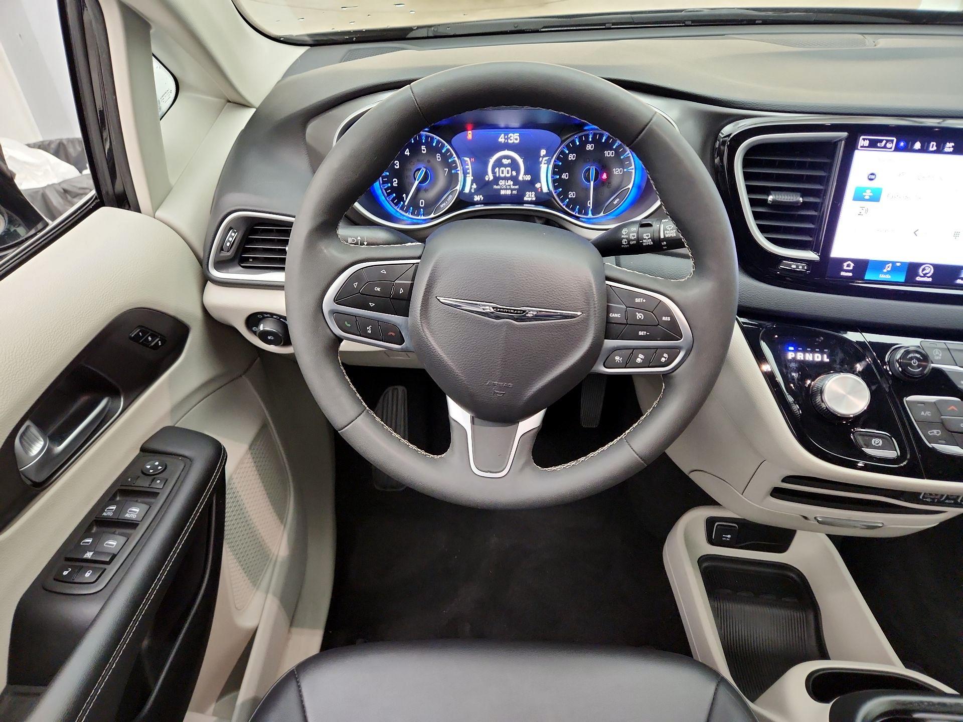 Thumbnail: 2024 Chrysler Pacifica - 10