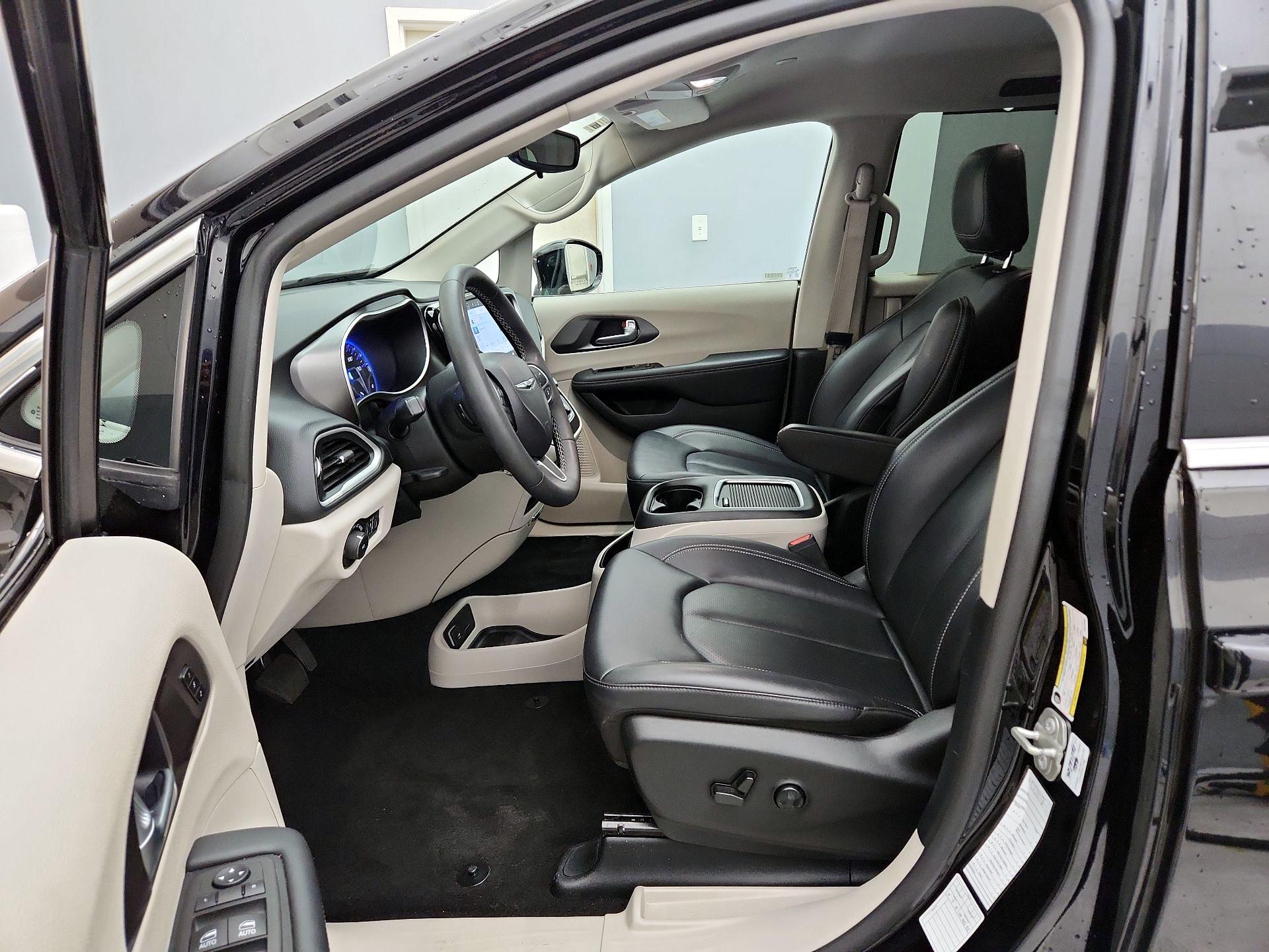 Thumbnail: 2024 Chrysler Pacifica - 11