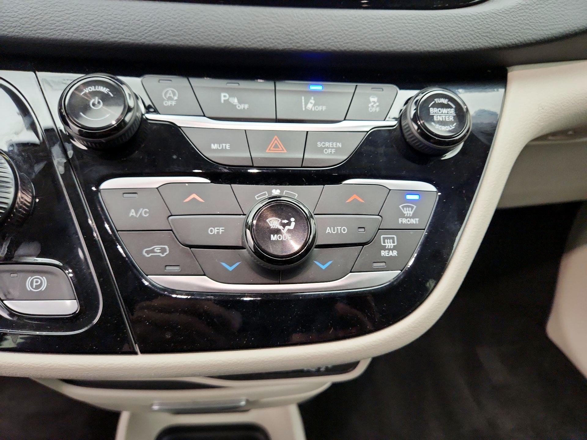 Thumbnail: 2024 Chrysler Pacifica - 16