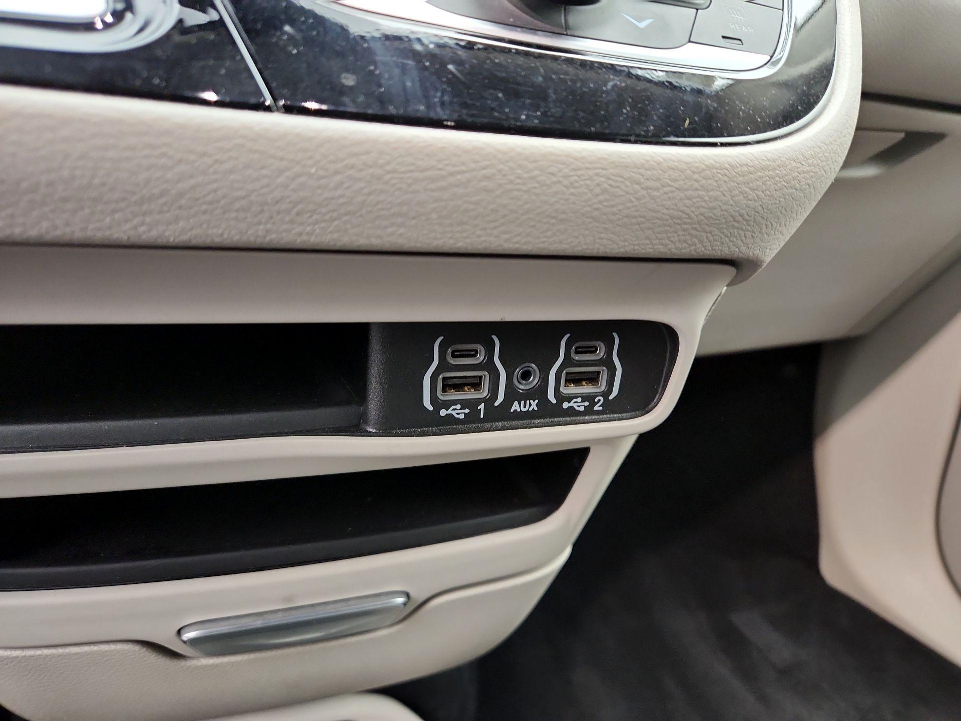 Thumbnail: 2024 Chrysler Pacifica - 18